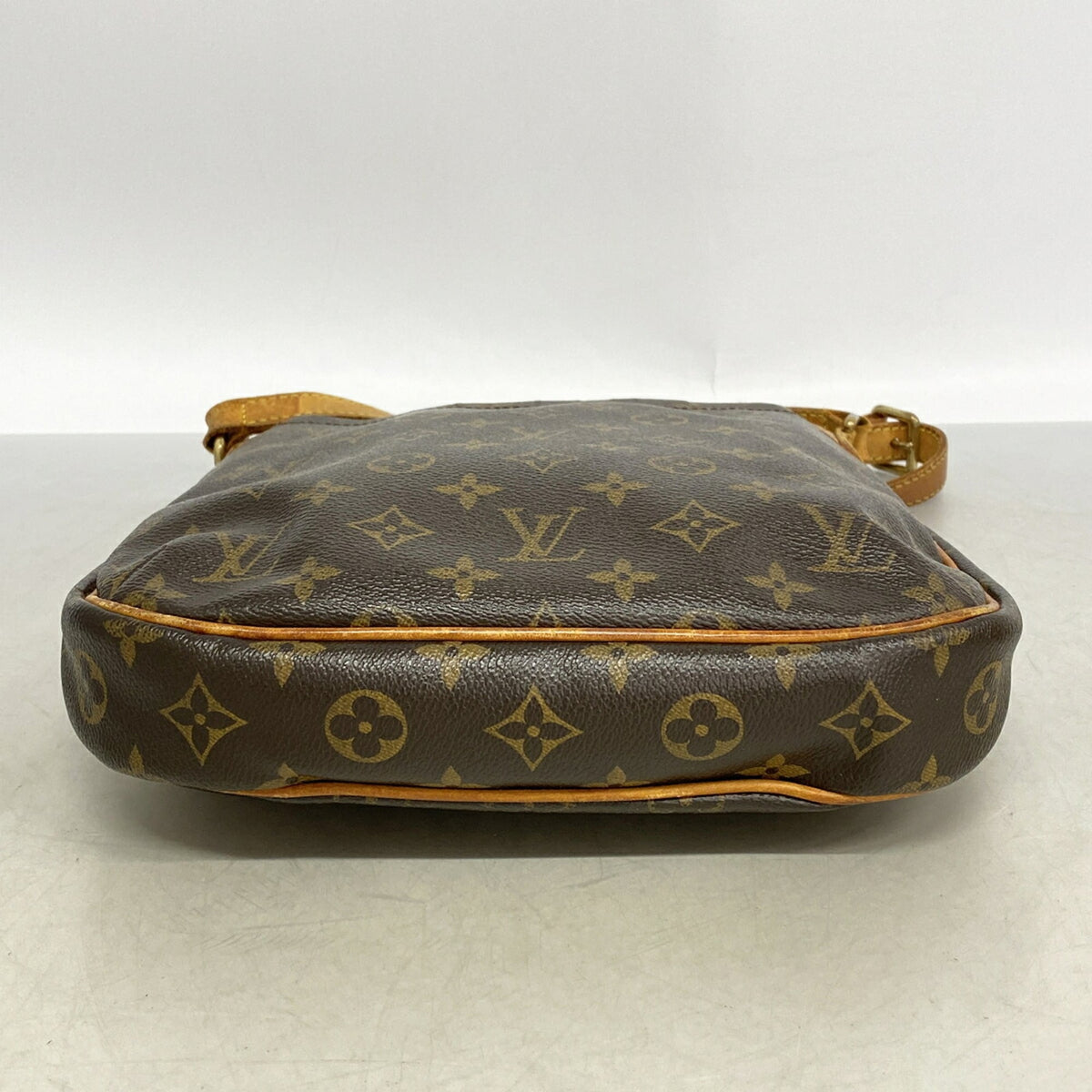Louis Vuitton Brown Shoulder Bag (Pre-Owned)