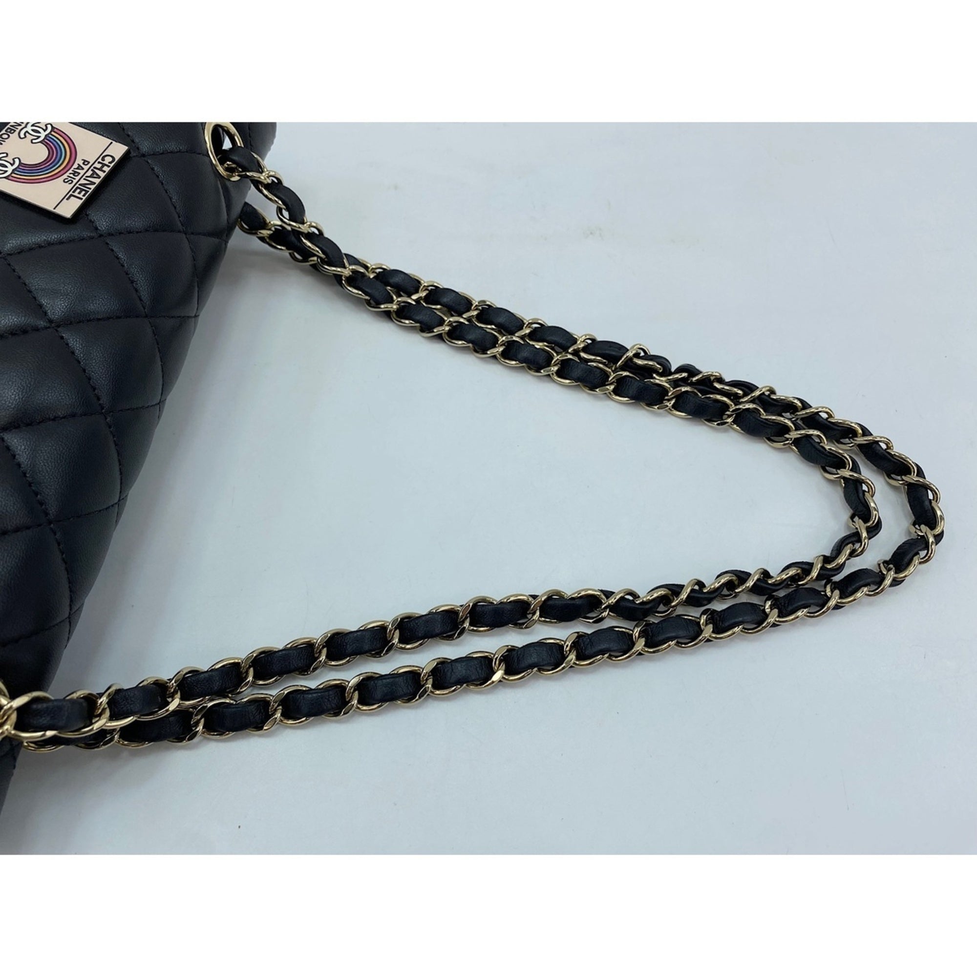 Chanel Black Shoulder Bag (Pre-Owned)