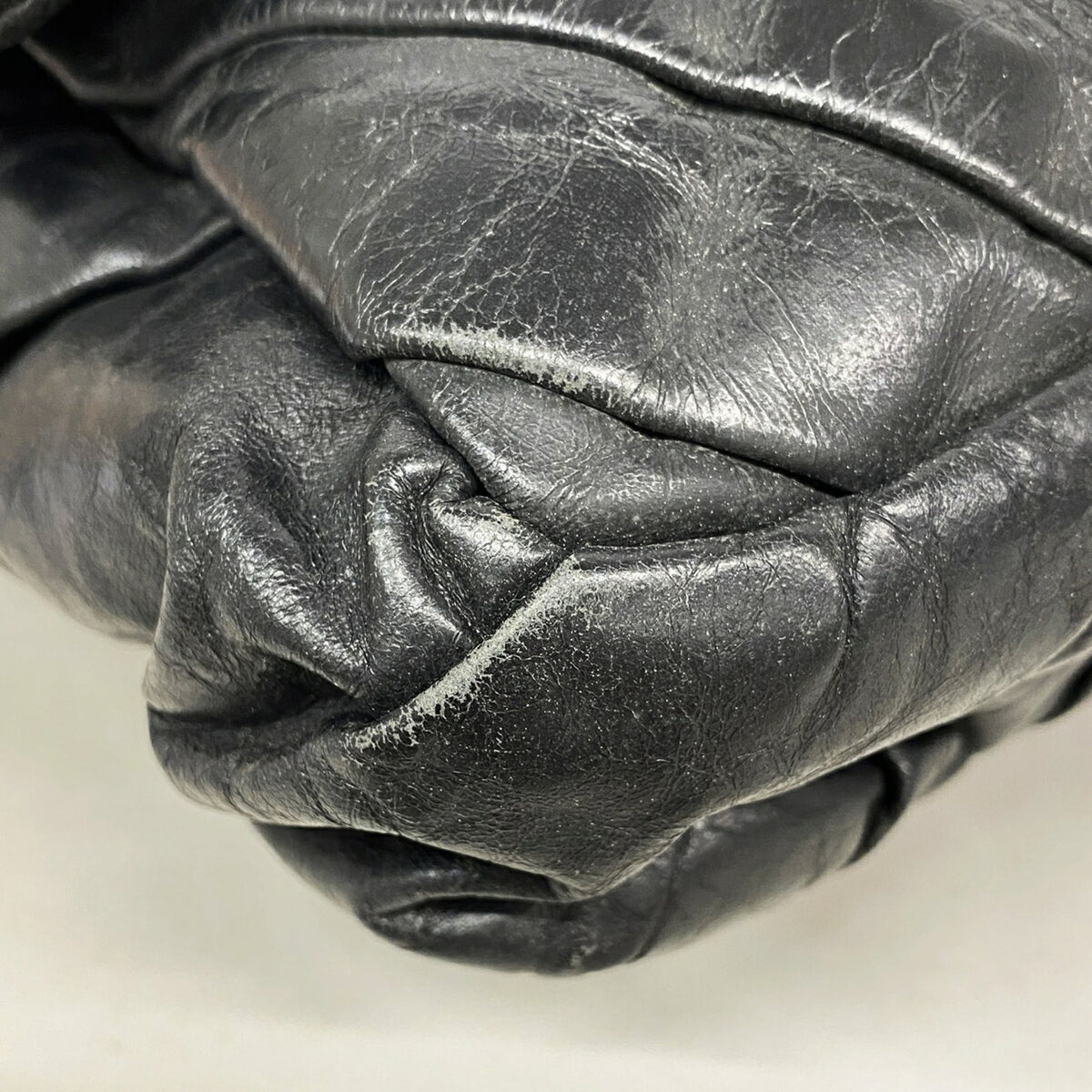 Chanel Black Leather Shoulder Bag (Pre-Owned)