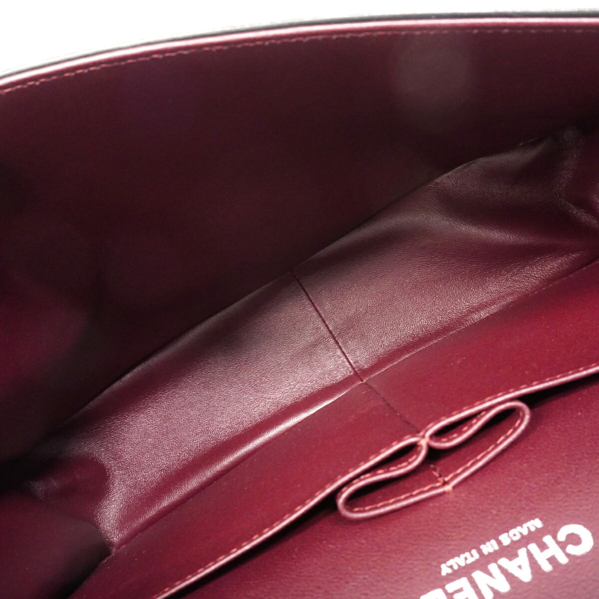 Chanel Black Leather Shoulder Bag (Pre-Owned)