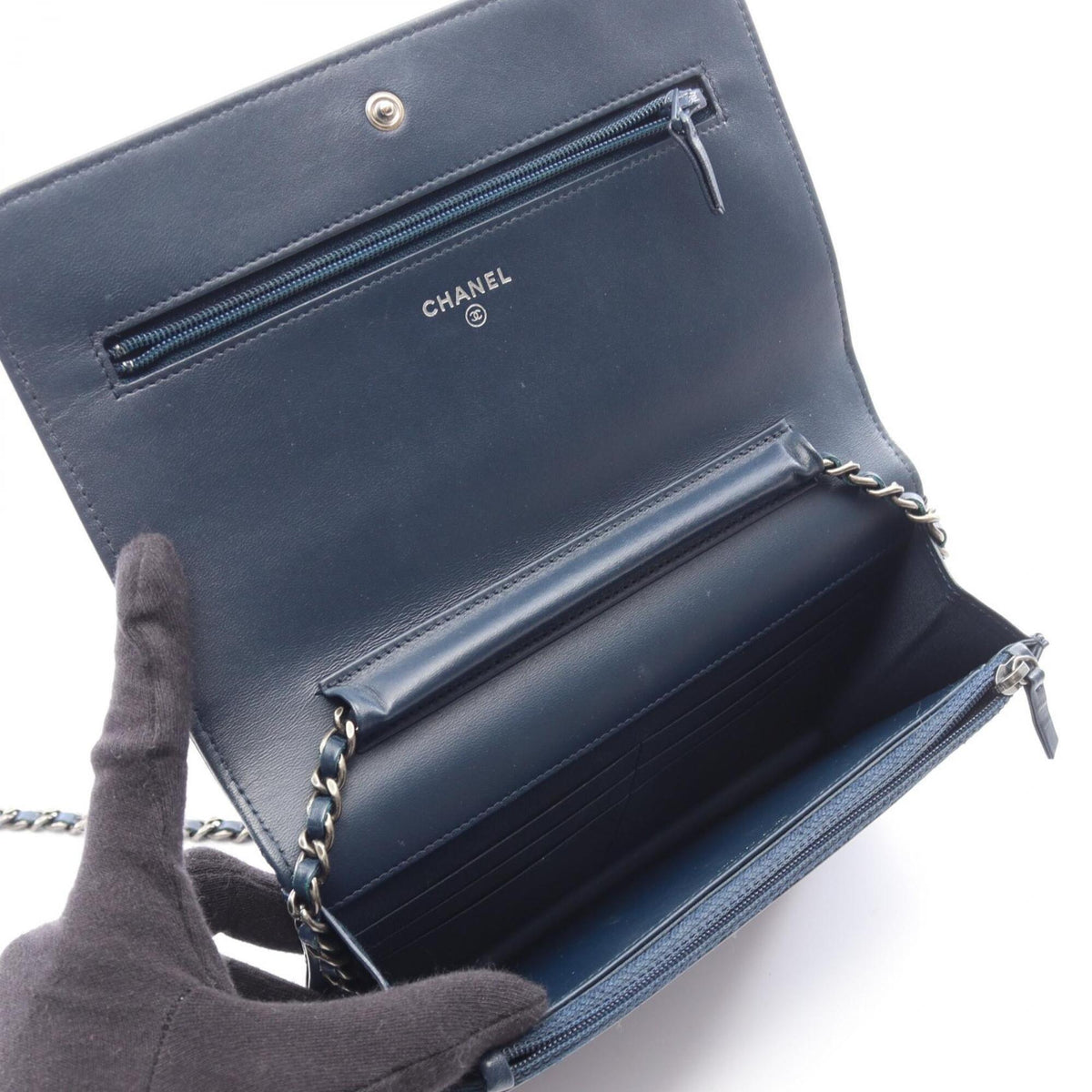 Chanel Navy Leather Handbag Shoulder Bag (Pre-Owned)