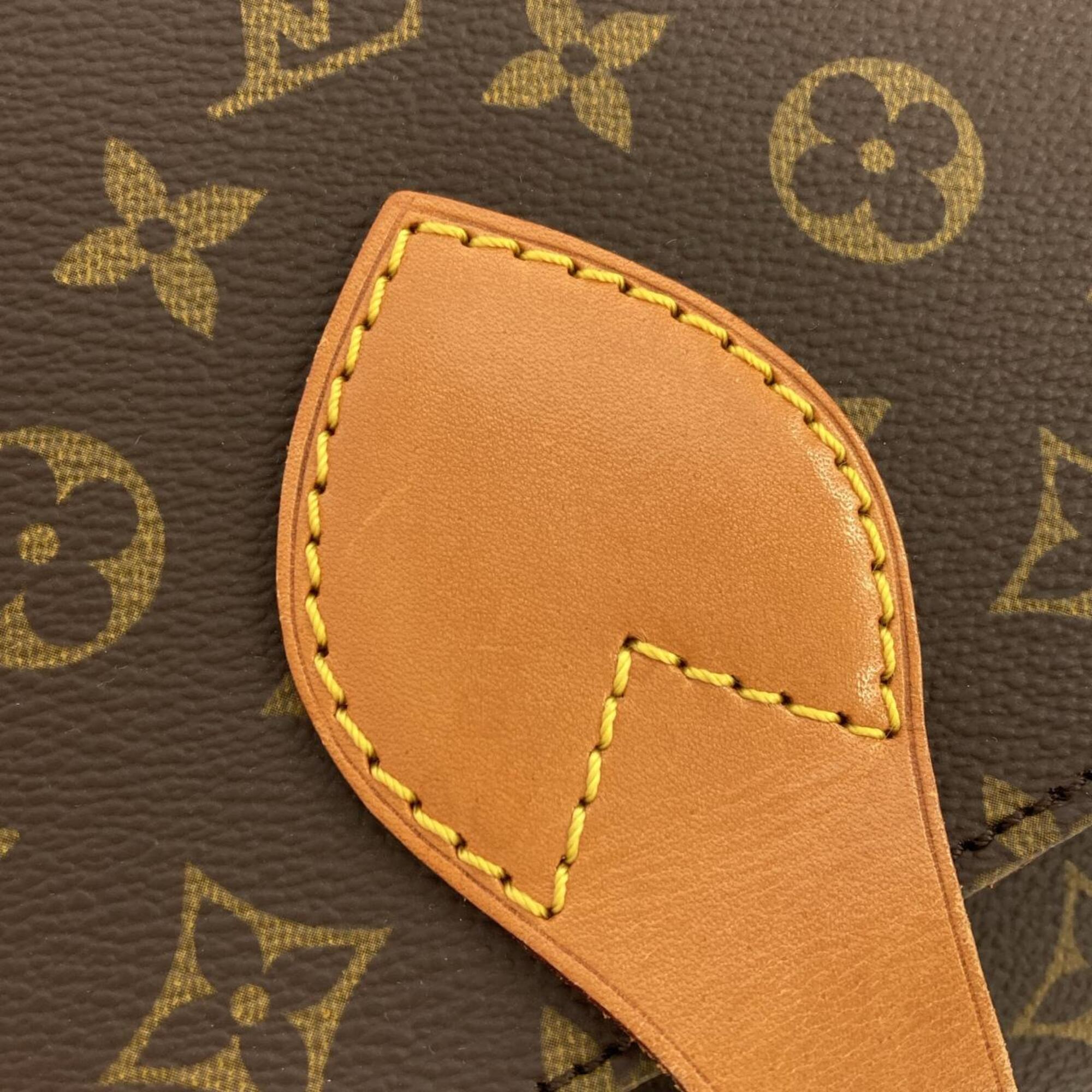 Louis Vuitton Marron Coated Canvas Shoulder Bag (Pre-Owned)