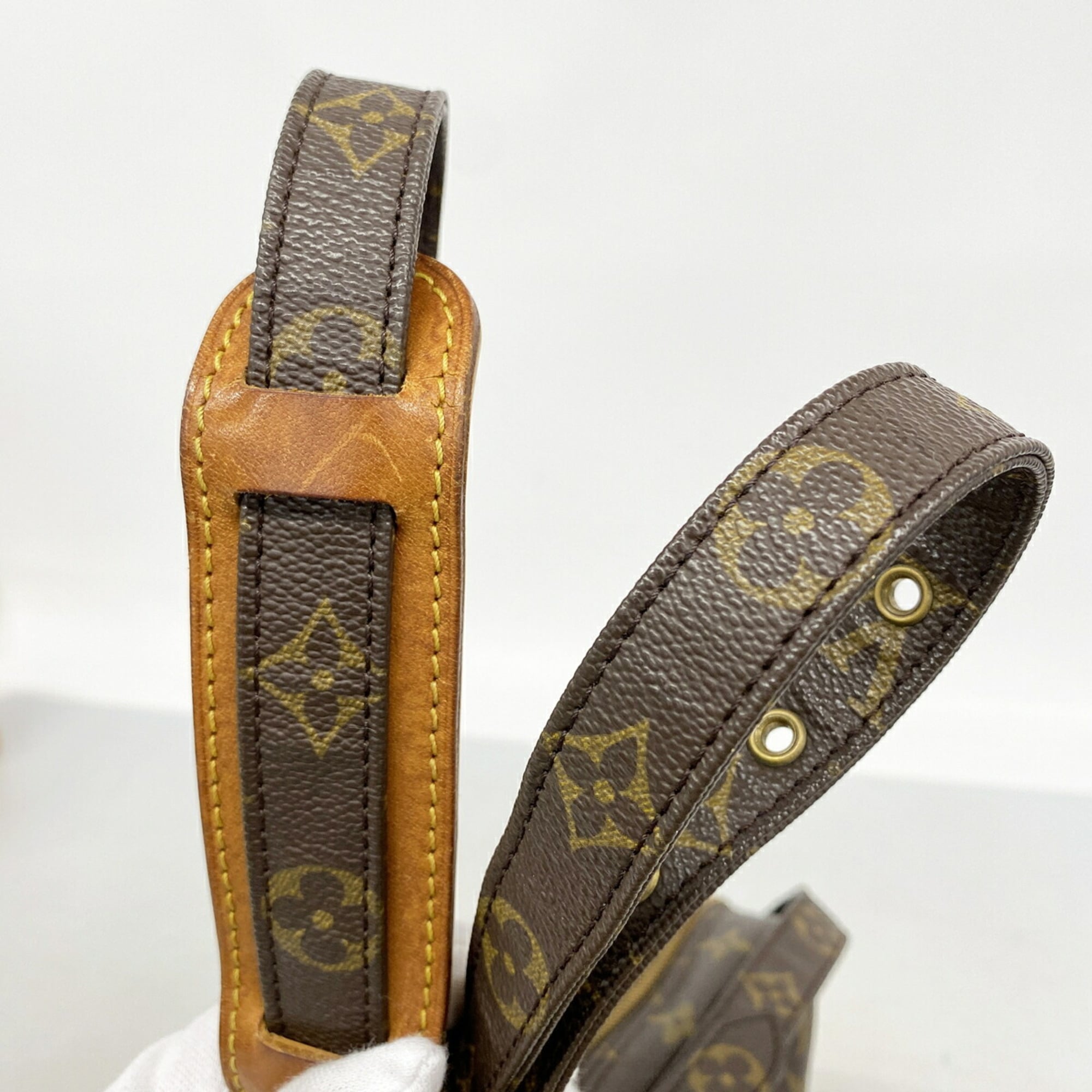 Louis Vuitton Brown Shoulder Bag (Pre-Owned)
