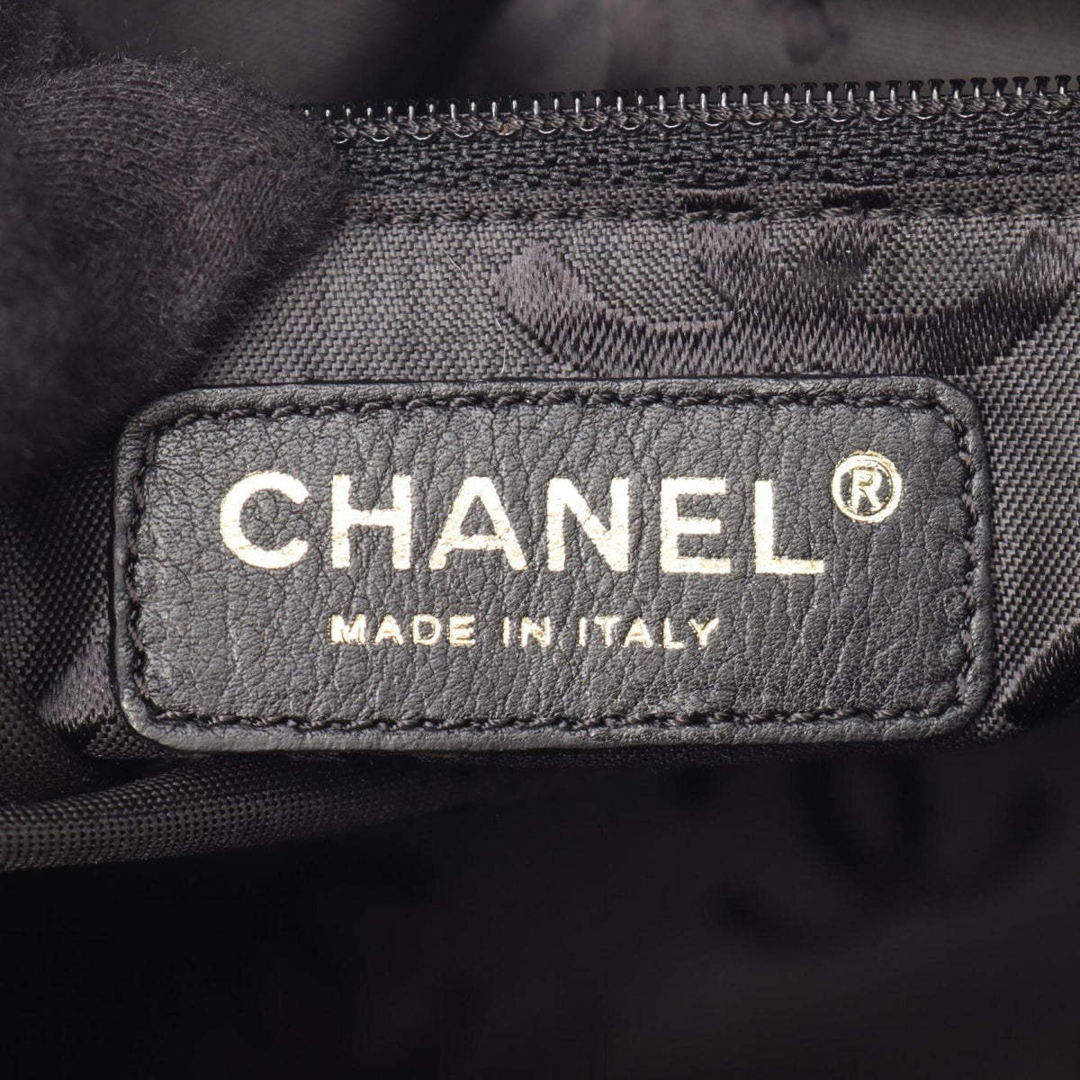 Chanel Black Grained Calfskin Handbag (Pre-Owned)
