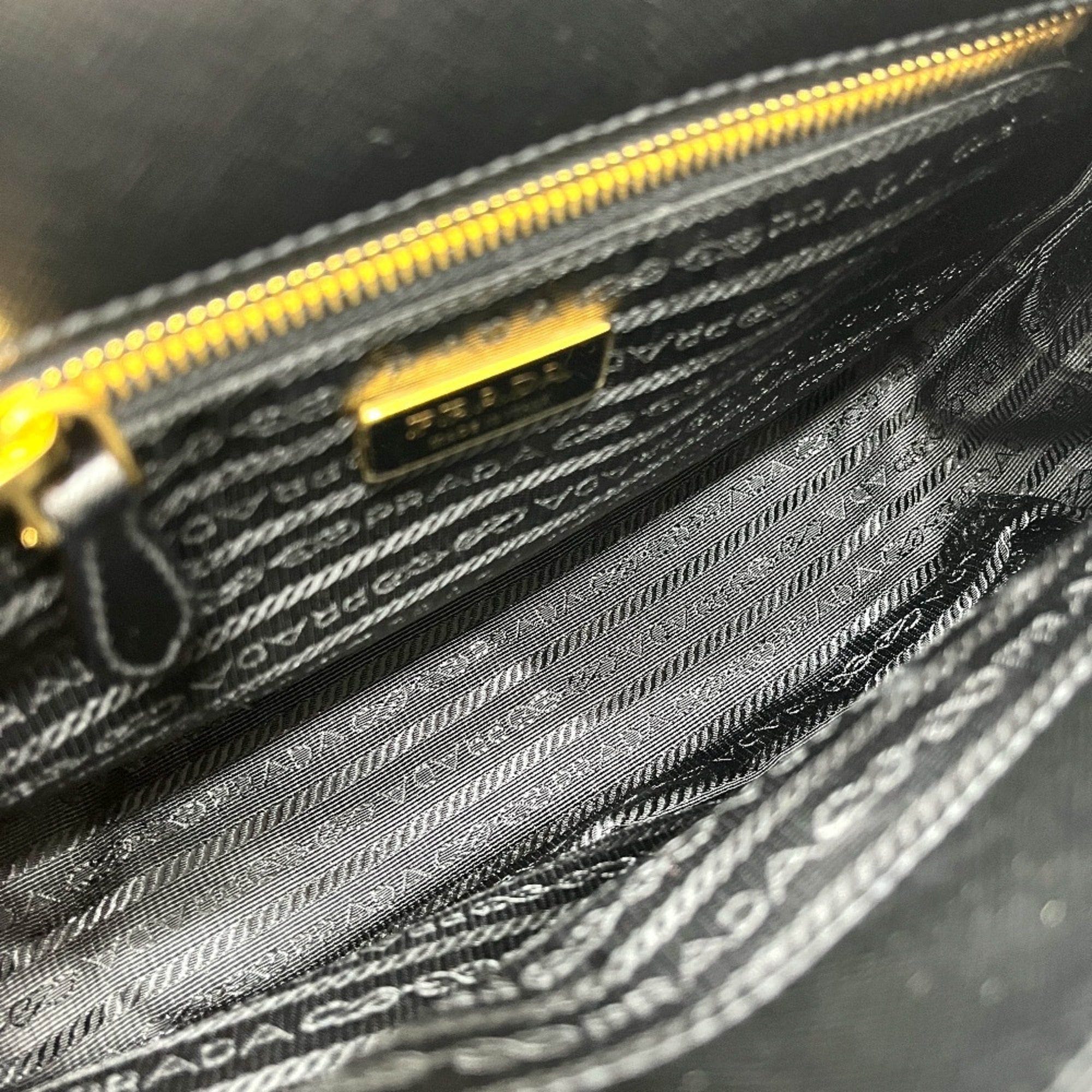 Prada Saffiano Black Leather Handbag (Pre-Owned)