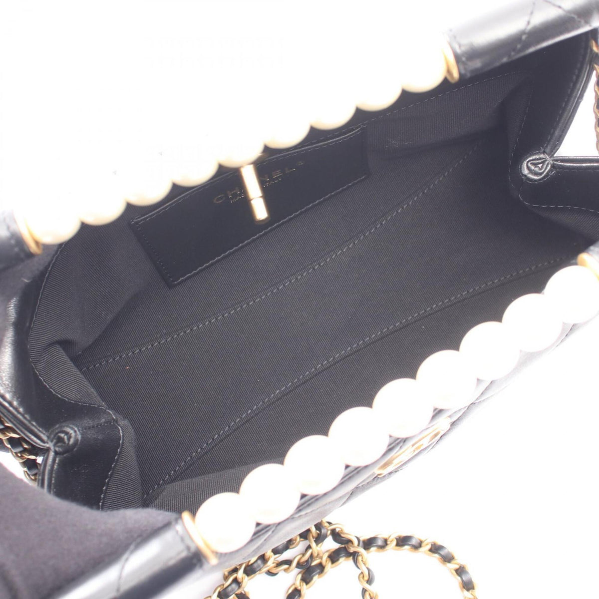 Chanel Matelasse Black Leather Handbag Shoulder Bag (Pre-Owned)