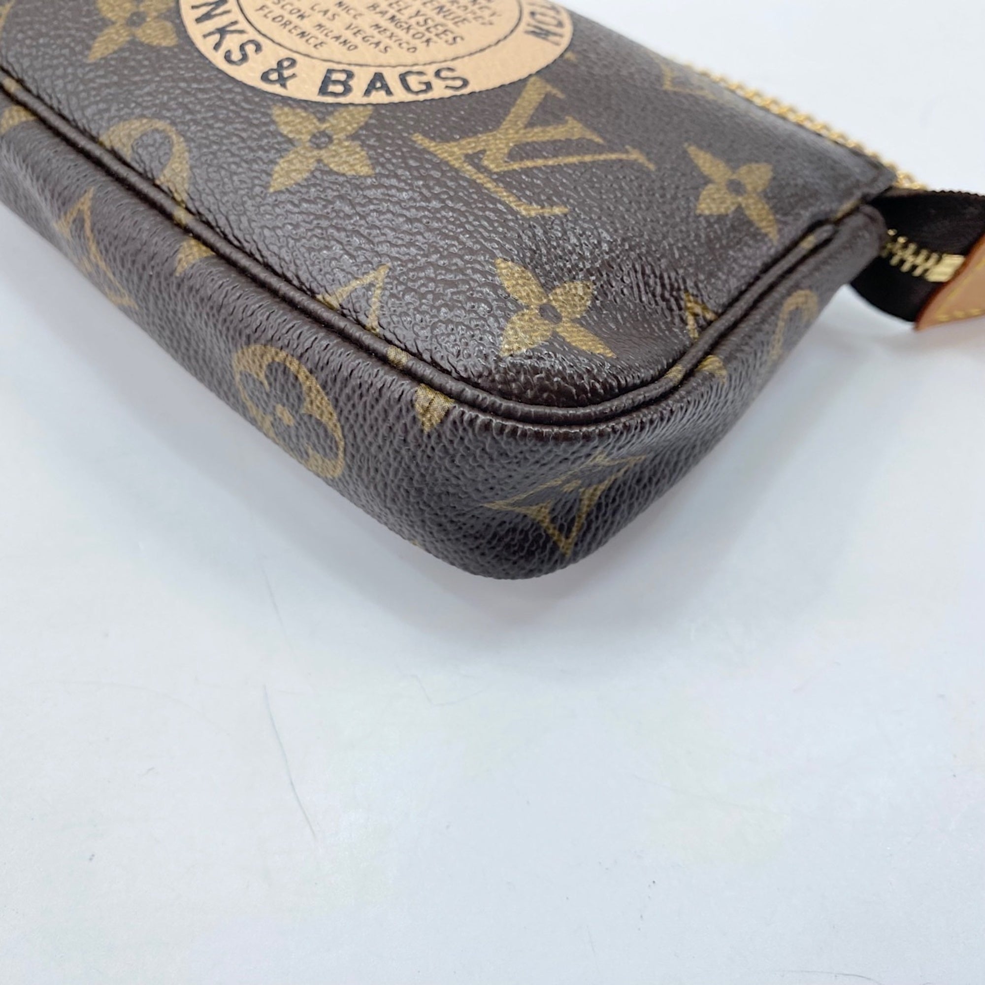 Louis Vuitton Brown Handbag Pochette (Pre-Owned)