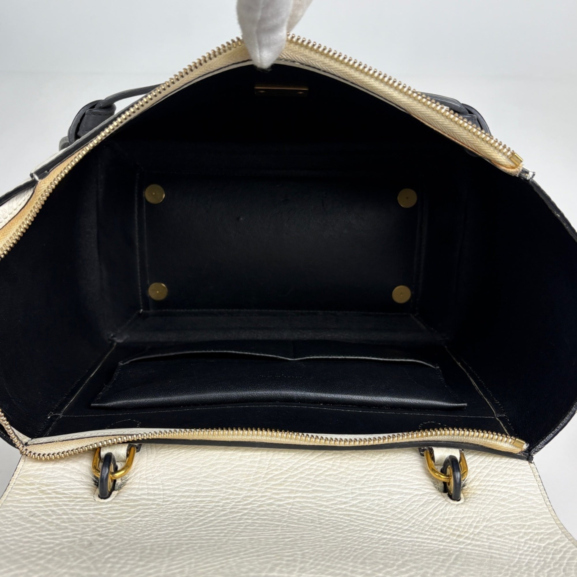 Celine Navy White Leather Handbag (Pre-Owned)