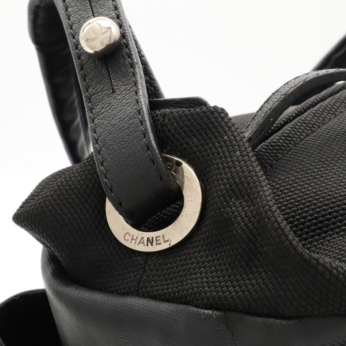 Chanel Black Coated Canvas Leather Shoulder Bag (Pre-Owned)