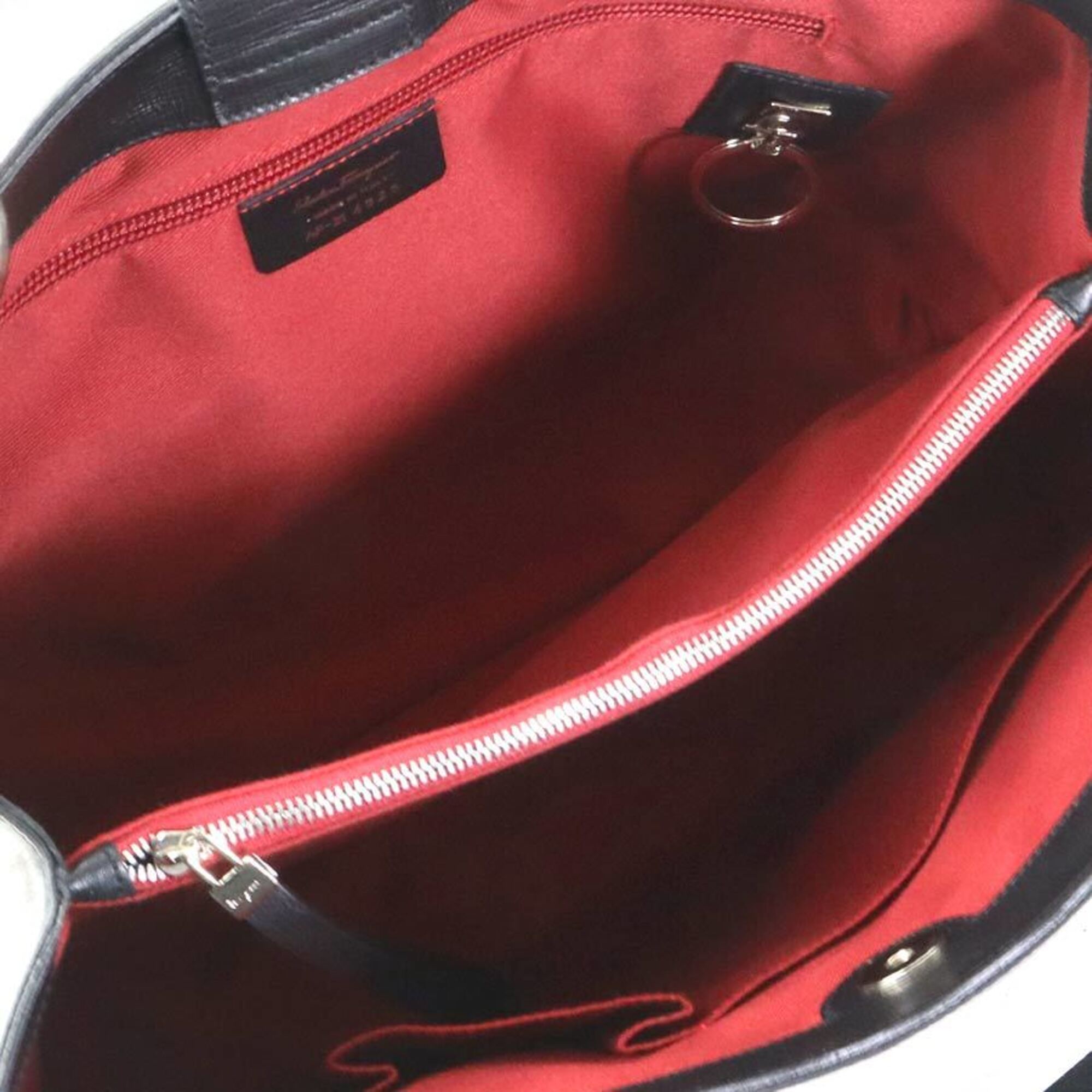 Salvatore Ferragamo Black Nylon Canvas Leather Shoulder Bag (Pre-Owned)