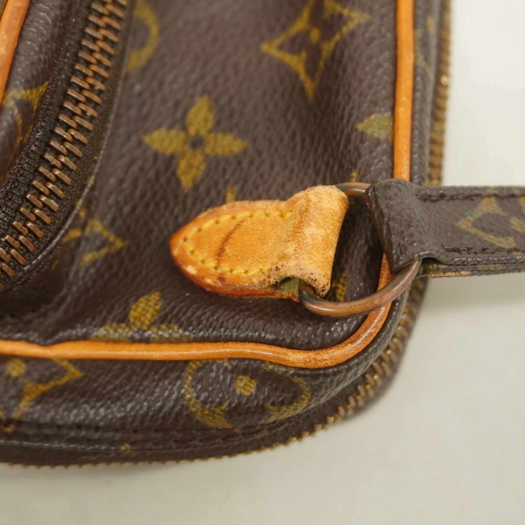 Louis Vuitton Brown Shoulder Bag (Pre-Owned)