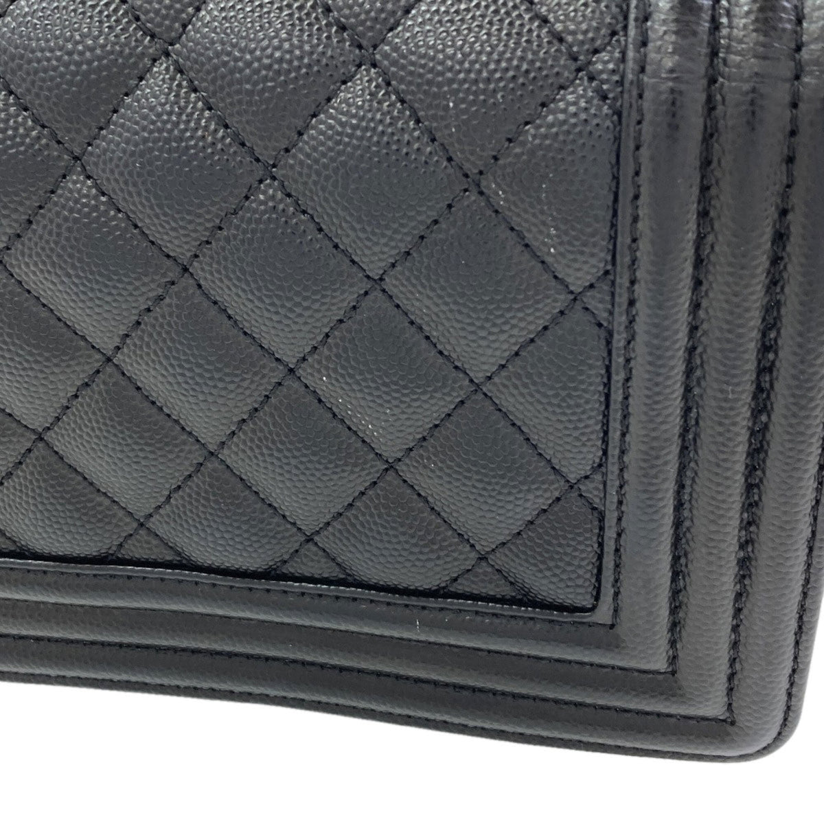 Chanel Black Leather Shoulder Bag (Pre-Owned)