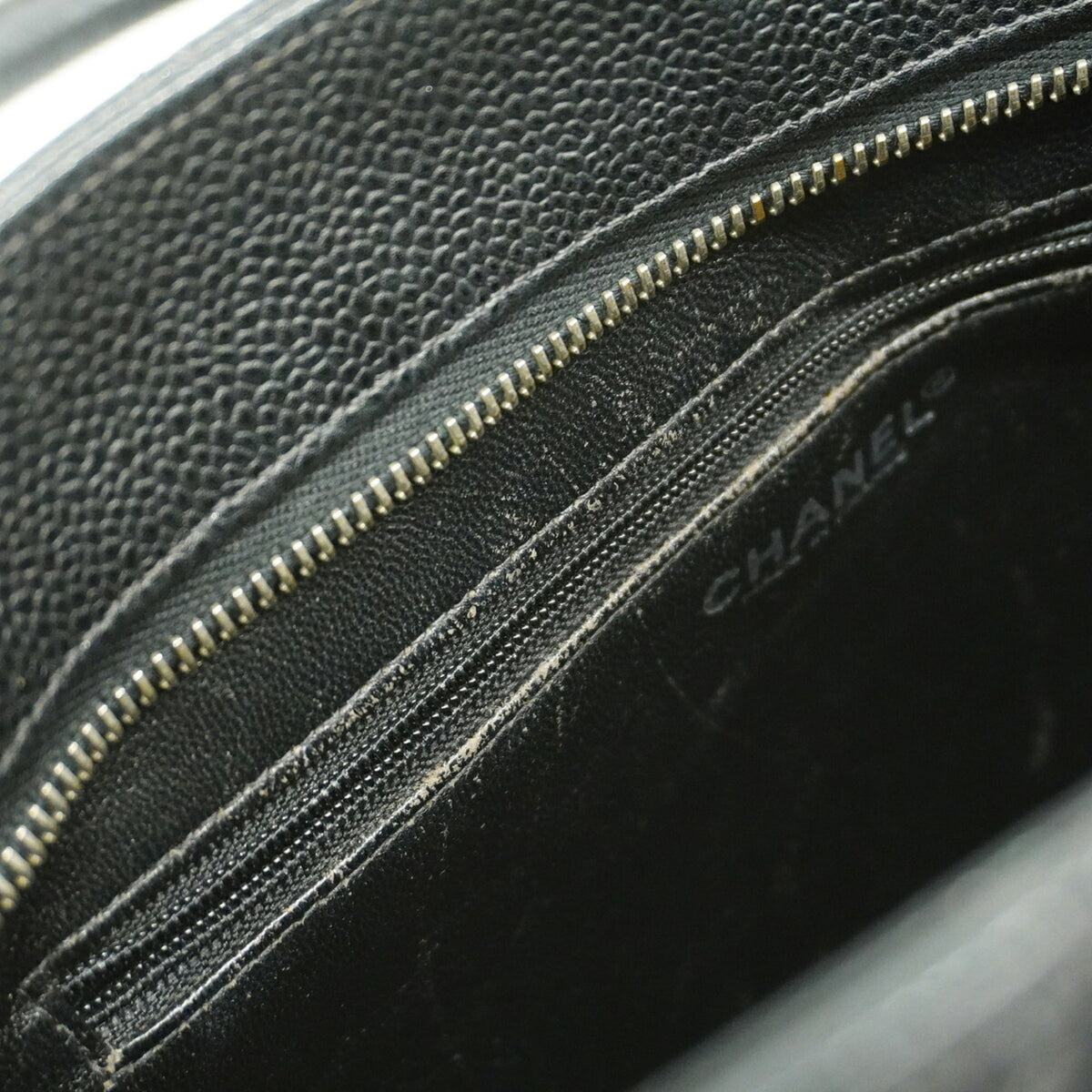 Chanel Black Grained Calfskin Tote Bag (Pre-Owned)