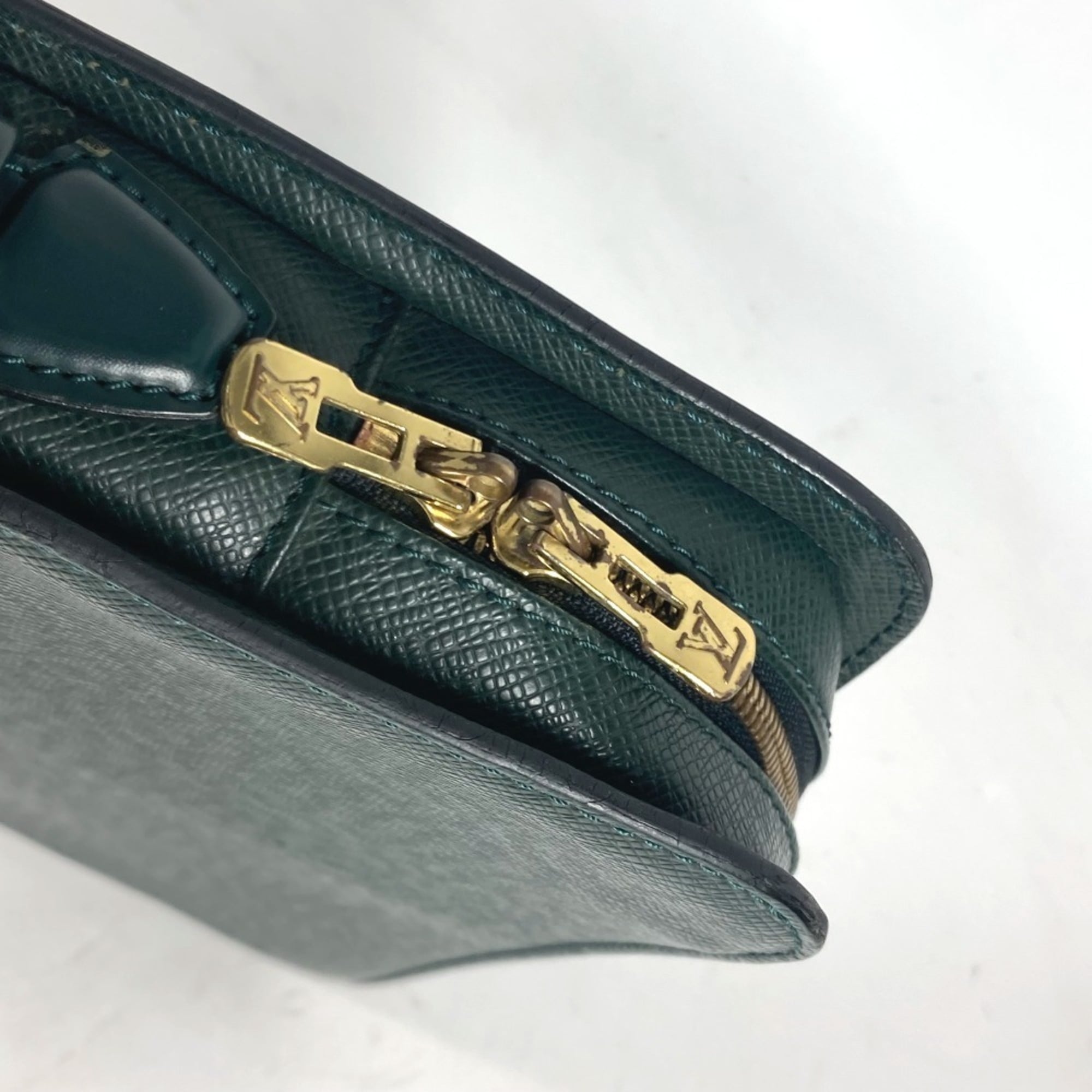 Louis Vuitton Episea Green Taiga Leather Briefcase Handbag (Pre-Owned)