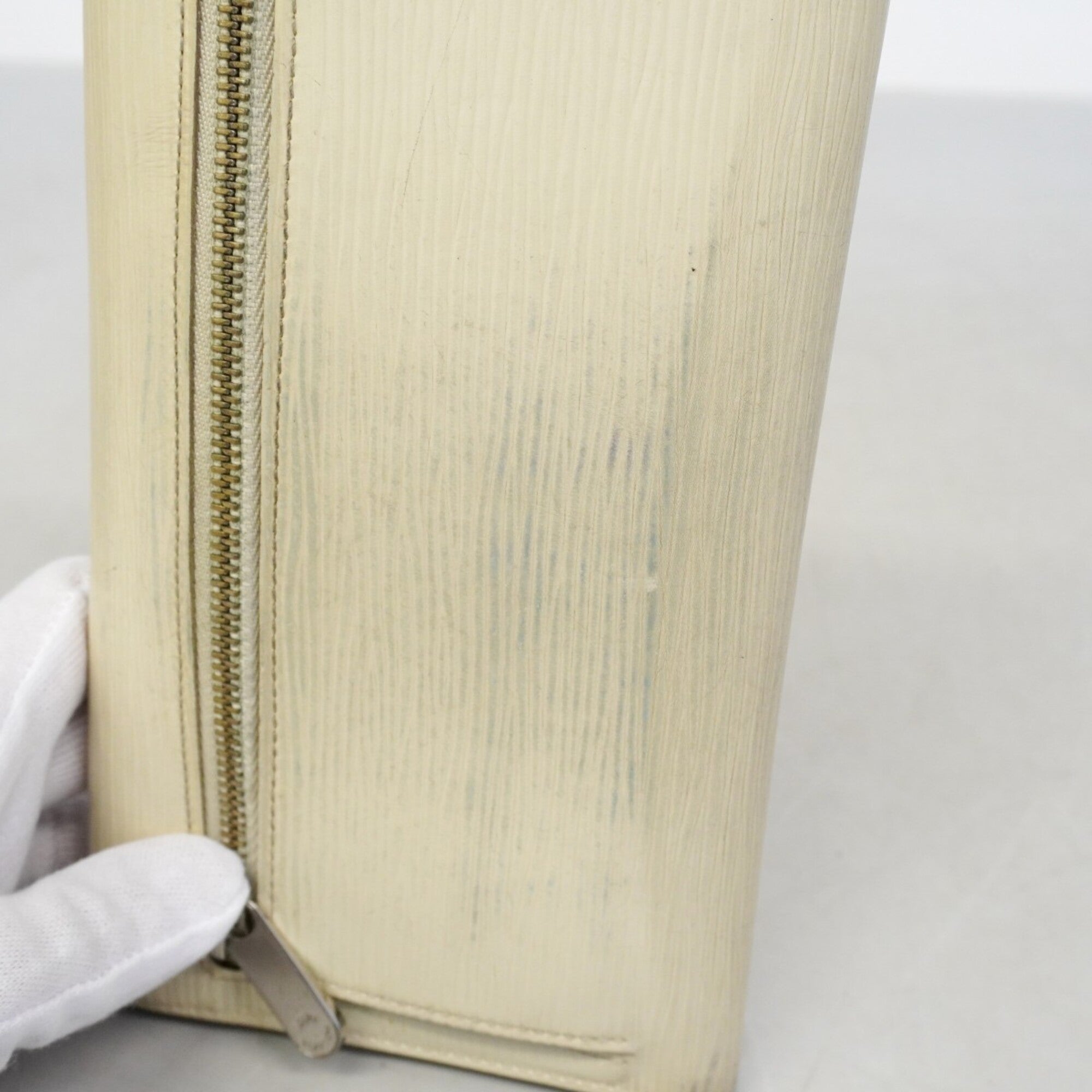 Louis Vuitton Lv Off White Long Wallet (Tri-Fold) (Pre-Owned)