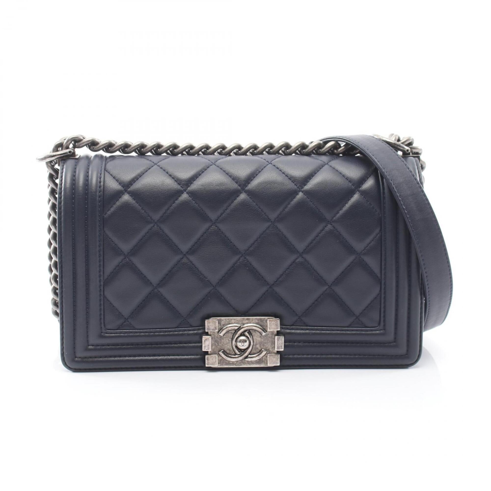 Chanel Boy Chanel Navy Leather Handbag Shoulder Bag (Pre-Owned)