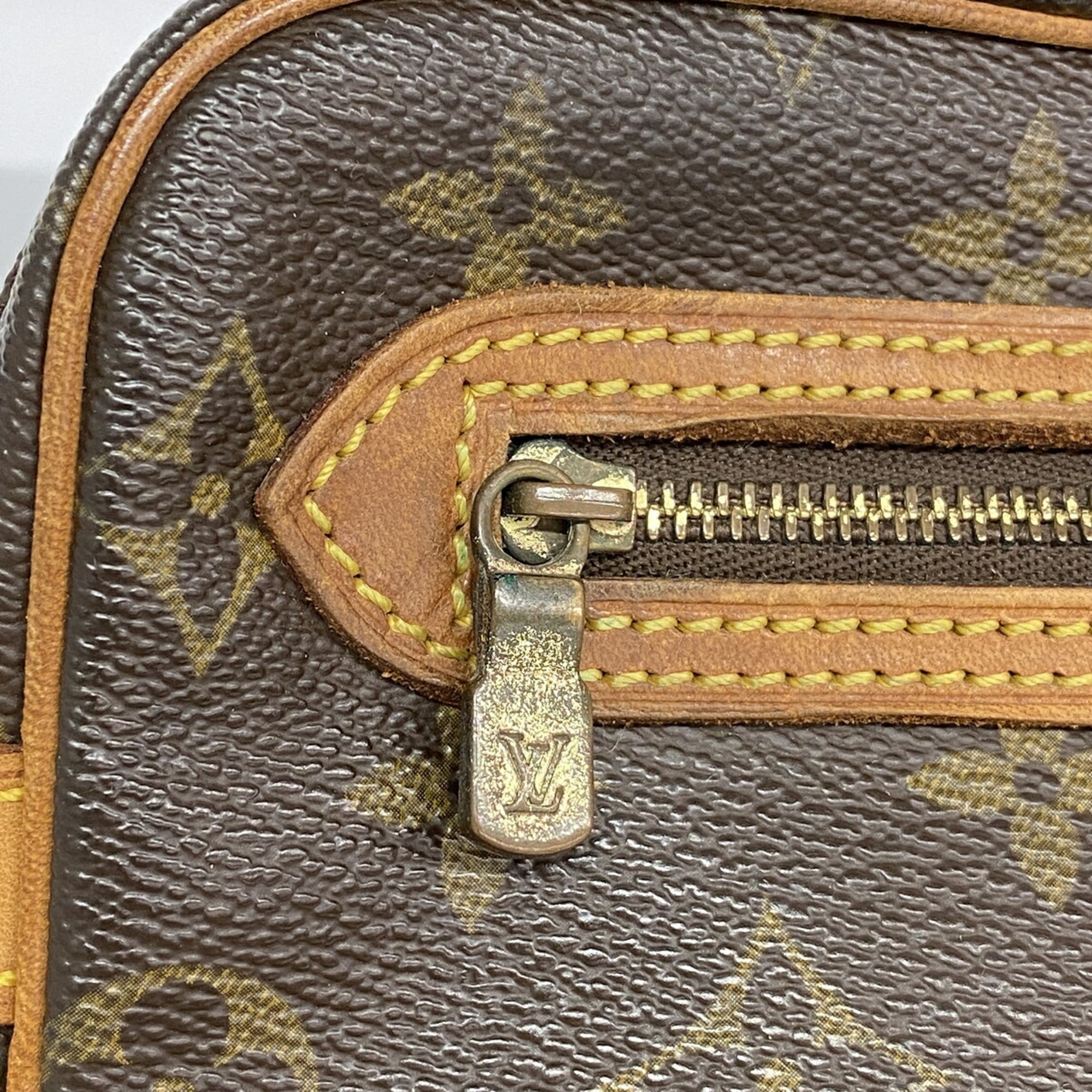 Louis Vuitton Brown Clutch Bag (Pre-Owned)
