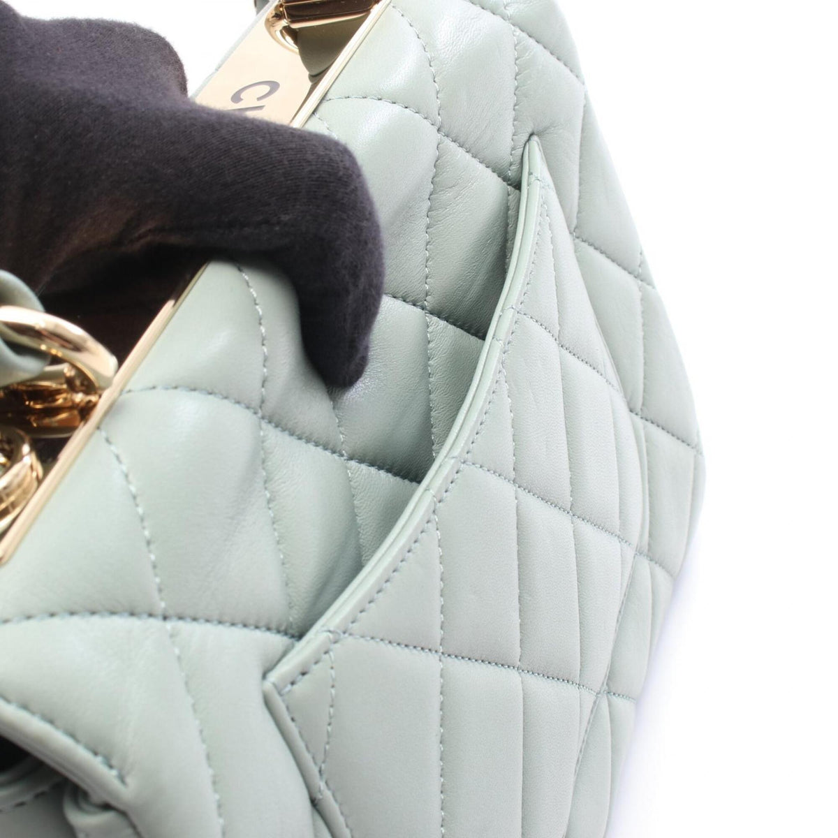 Chanel Green Leather Handbag Shoulder Bag (Pre-Owned)
