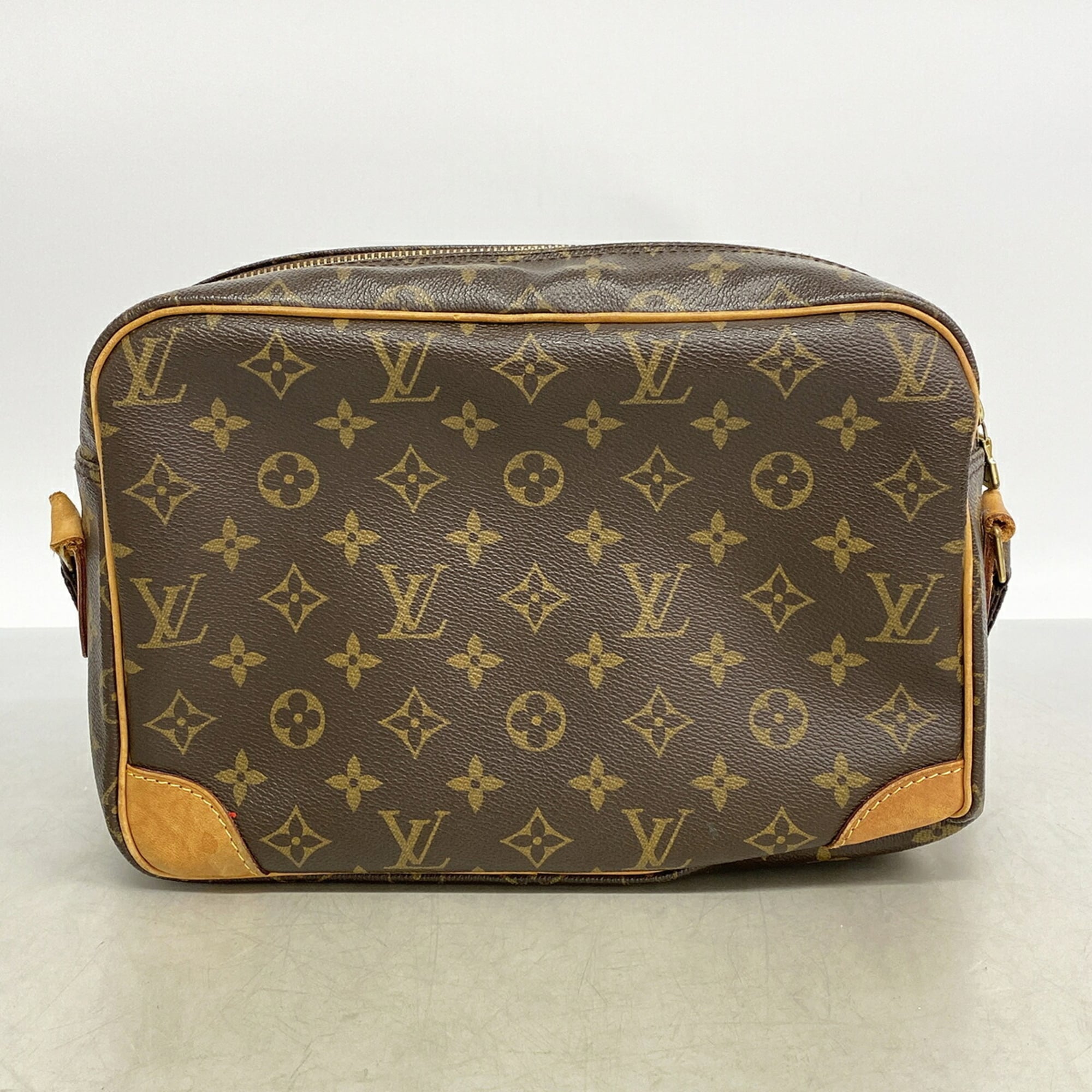 Louis Vuitton Brown Shoulder Bag (Pre-Owned)