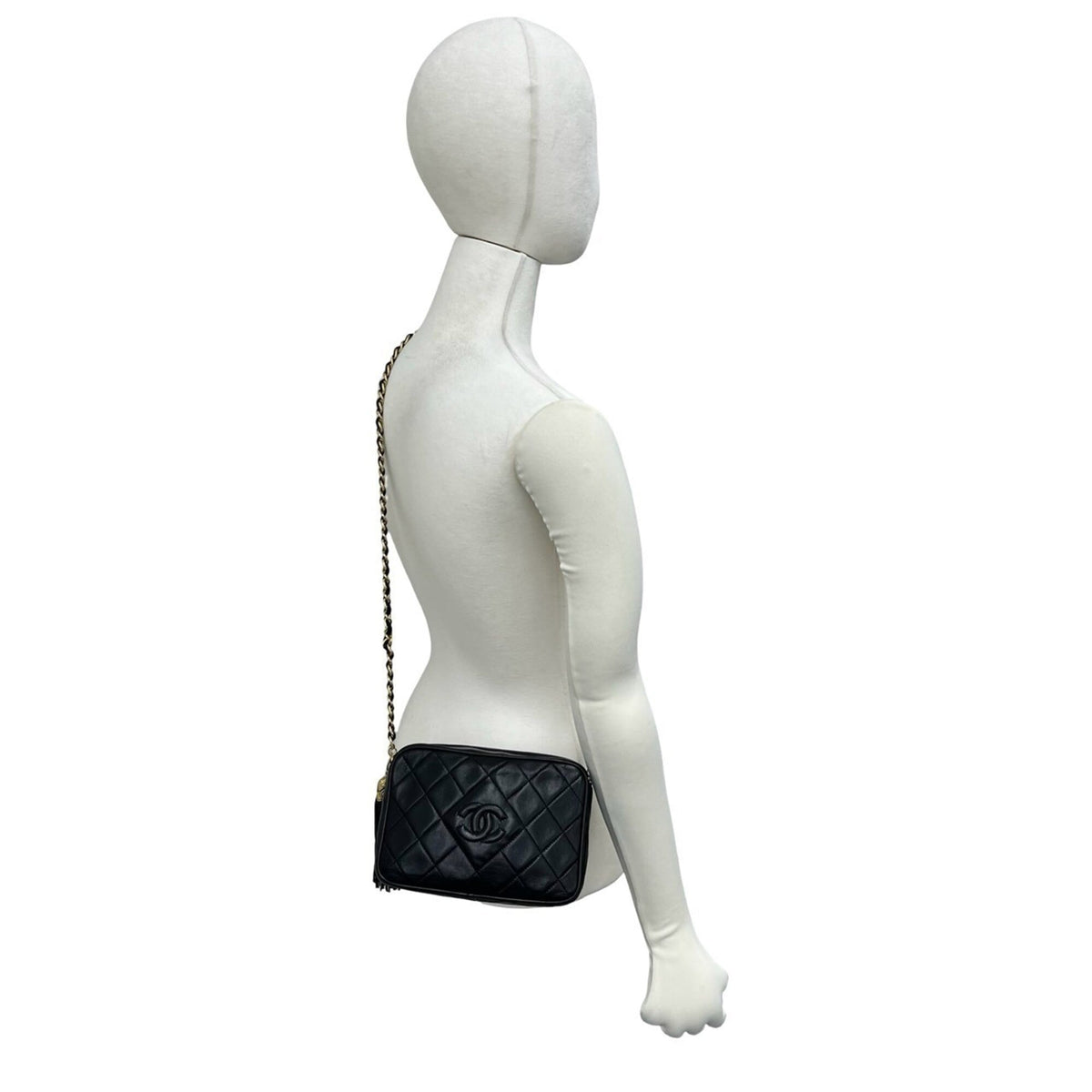 Chanel Black Leather Shoulder Bag (Pre-Owned)