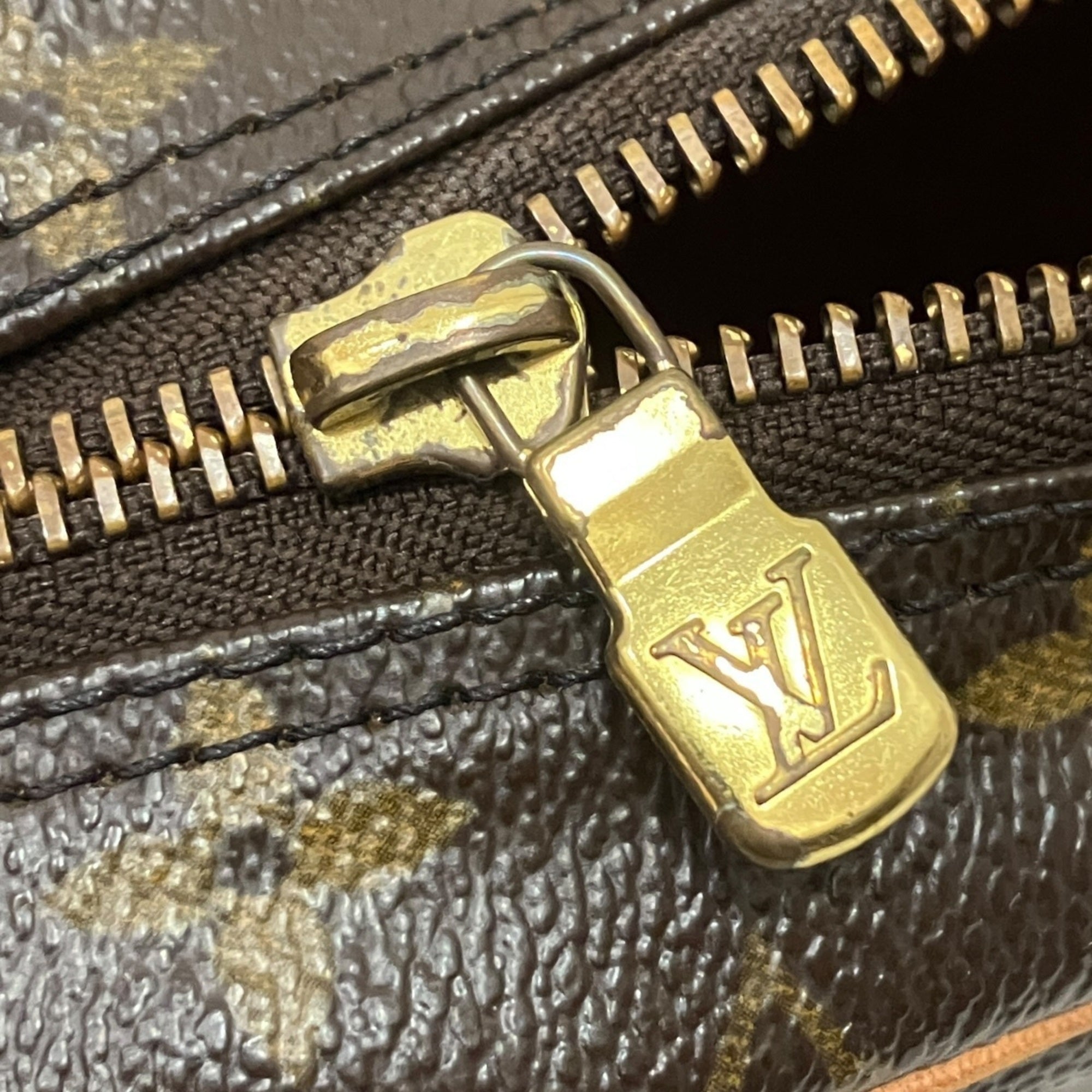 Louis Vuitton Brown Monogram Shoulder Bag (Pre-Owned)