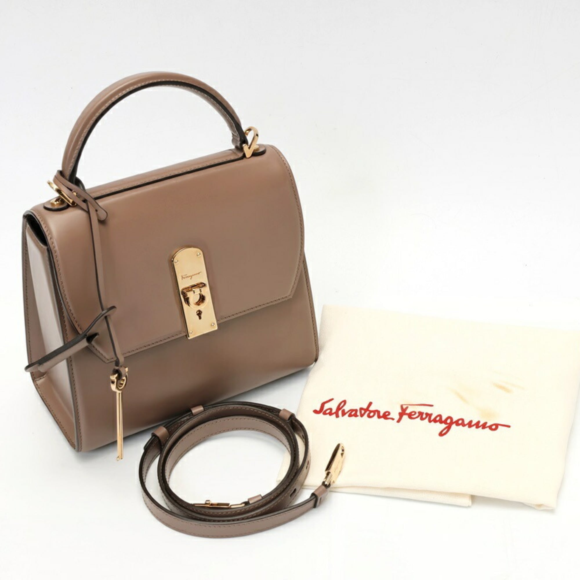 Salvatore Ferragamo Grayish Leather Shoulder Bag (Pre-Owned)
