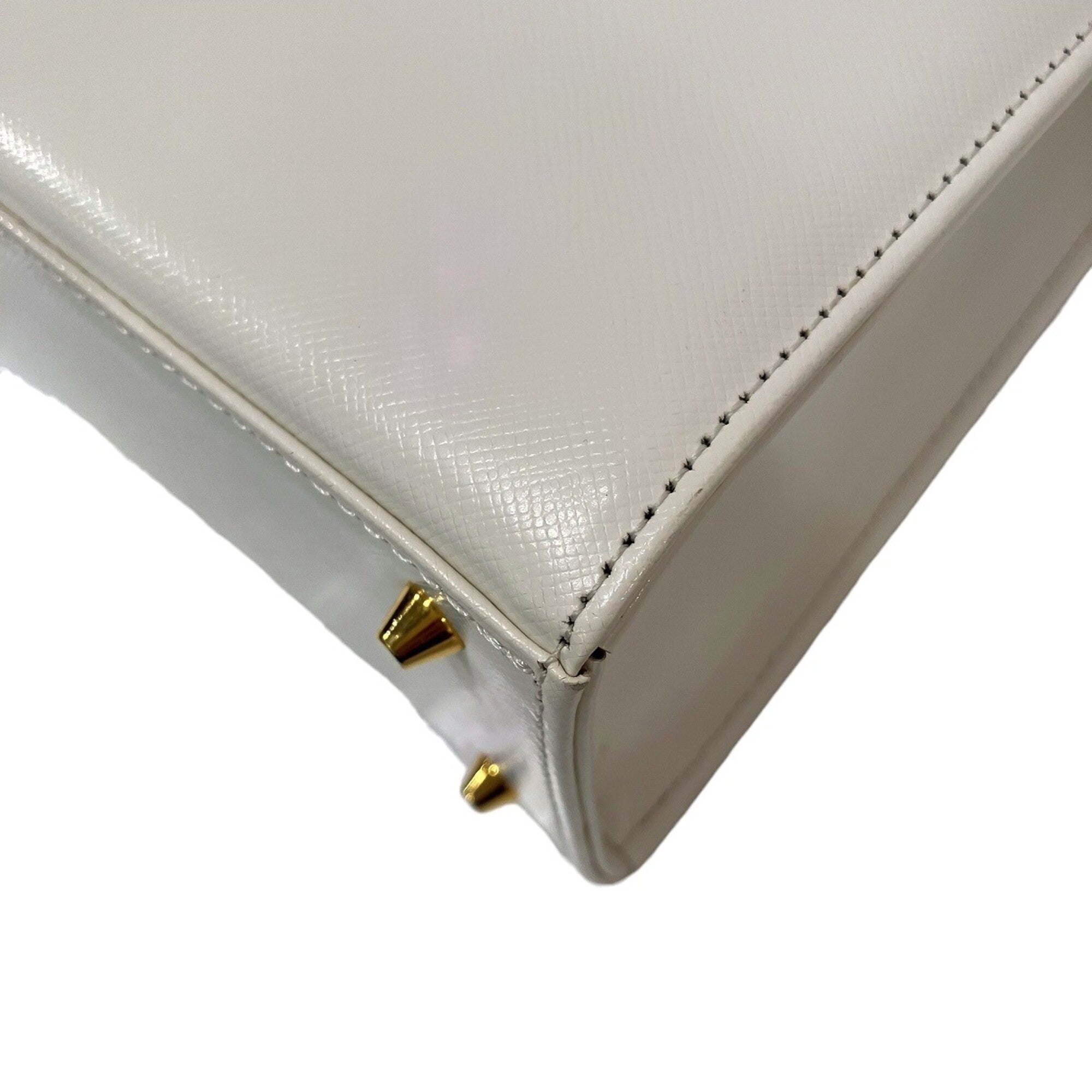Yves Saint Laurent White Leather Handbag (Pre-Owned)