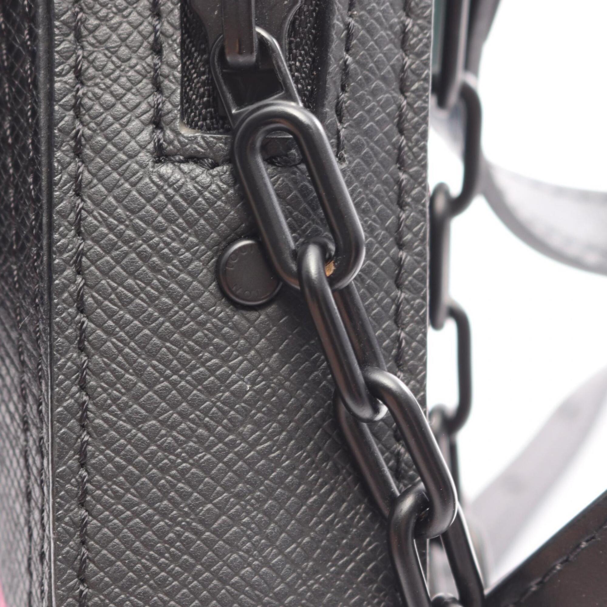 Louis Vuitton Black Noir Taiga Leather Leather Handbag Shoulder Bag (Pre-Owned)