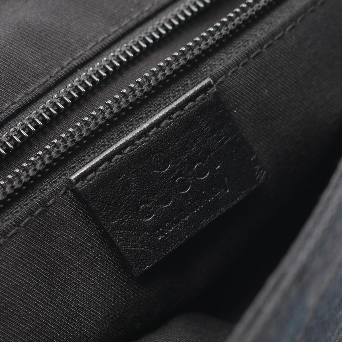 Gucci Black Canvas Leather Fanny Pack Handbag (Pre-Owned)