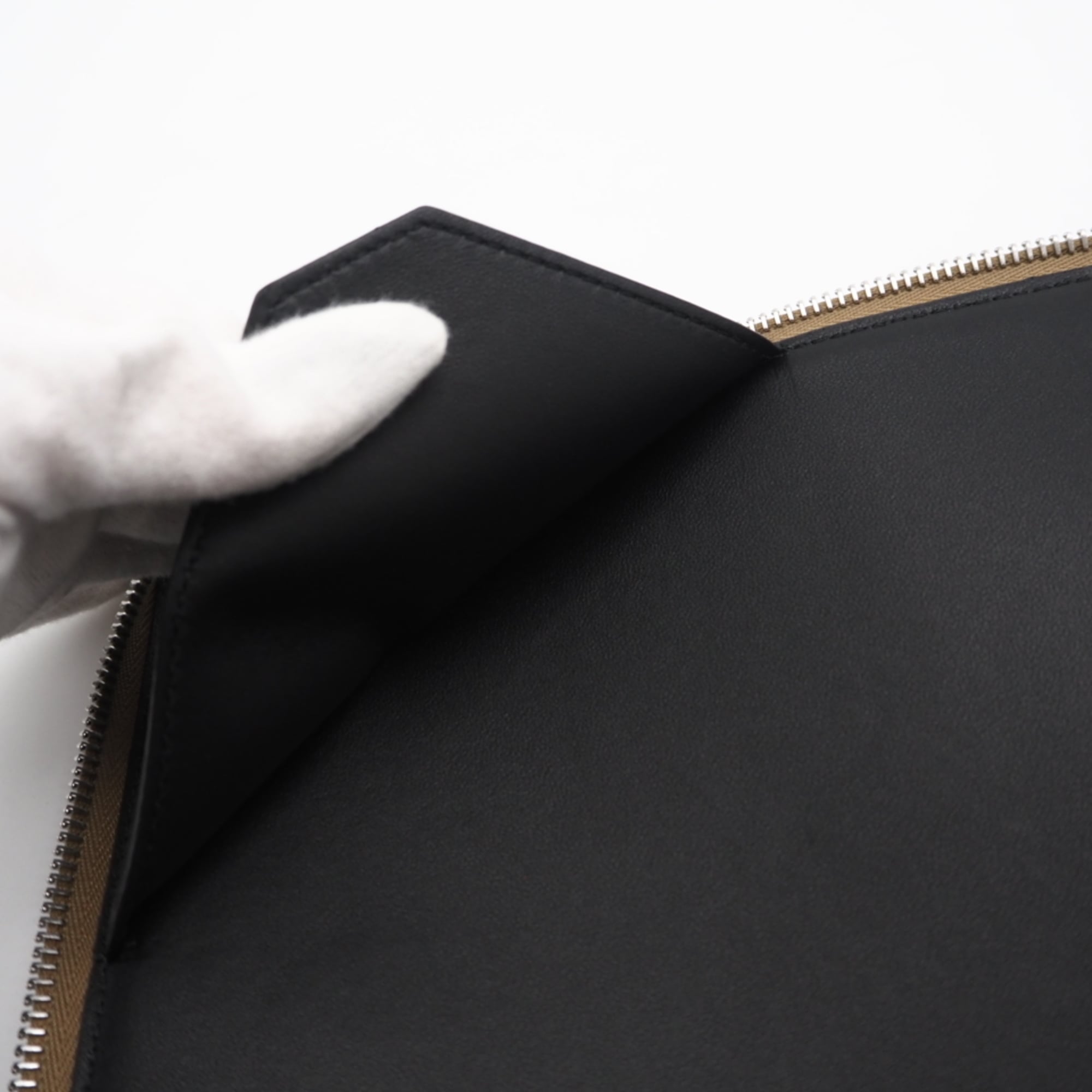 Fendi Beige Leather Clutch Bag (Pre-Owned)