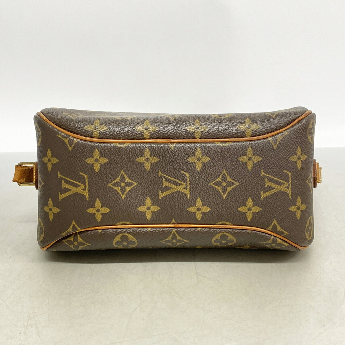 Louis Vuitton Brown Shoulder Bag (Pre-Owned)