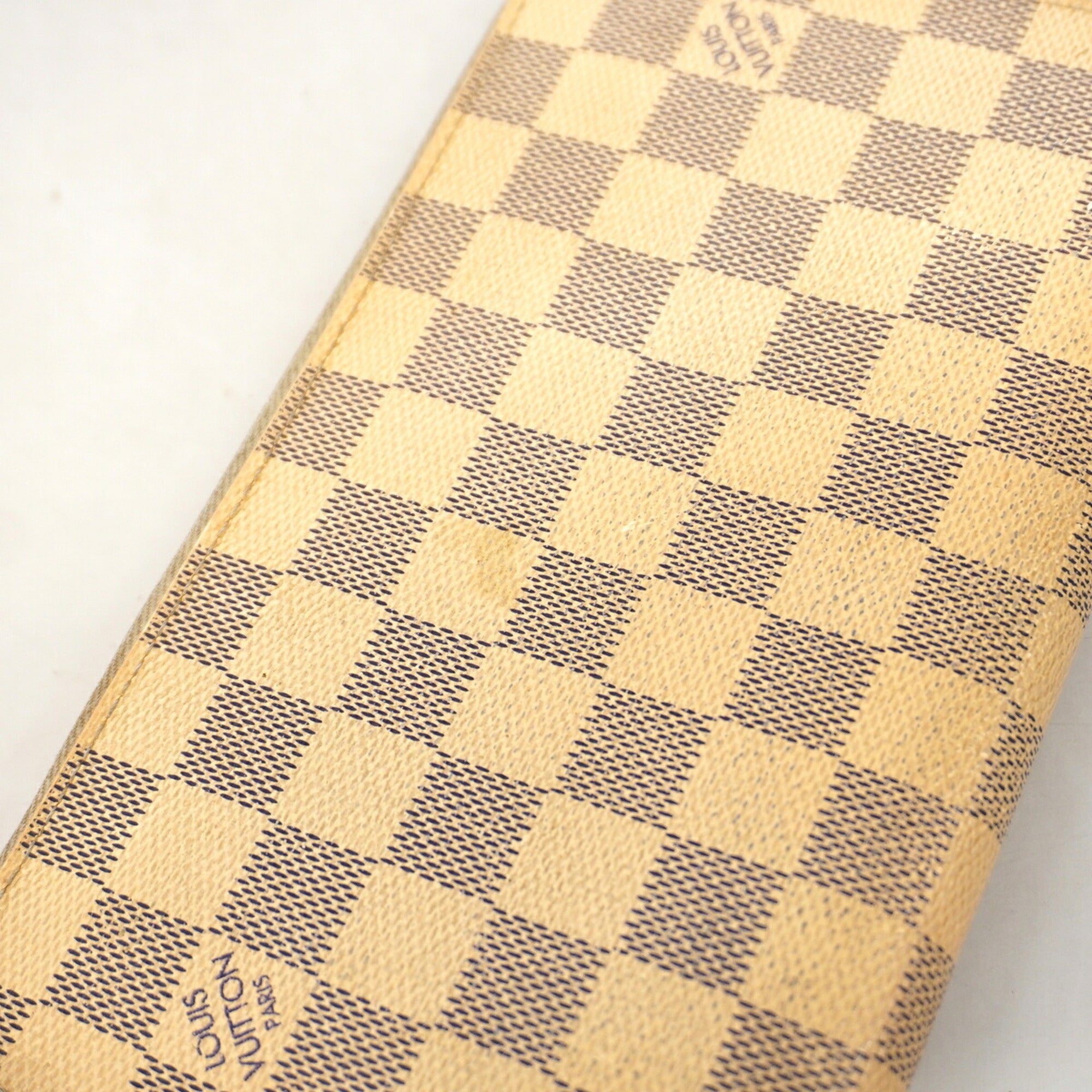 Louis Vuitton White Long Wallet (Bi-Fold) (Pre-Owned)