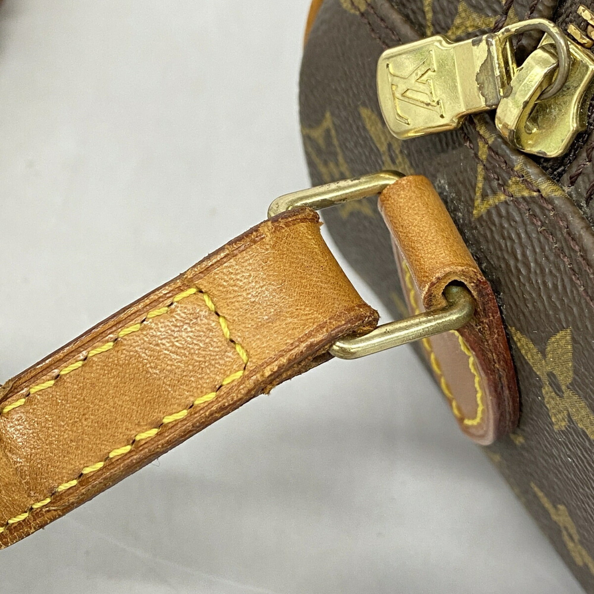 Louis Vuitton Brown Shoulder Bag (Pre-Owned)
