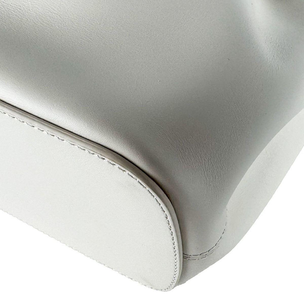 Bvlgari Ivory Leather Shoulder Bag (Pre-Owned)