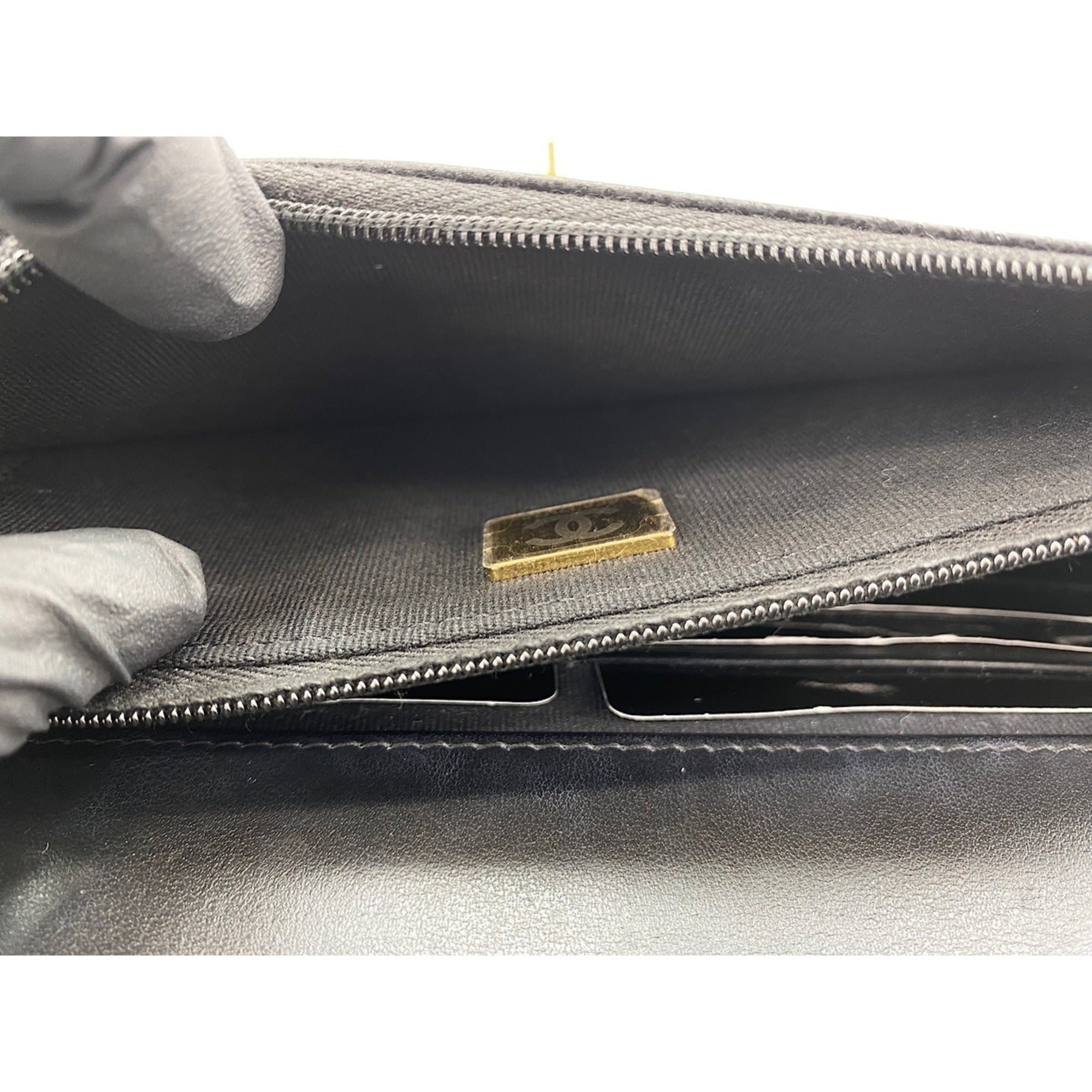 Chanel Black Shoulder Bag (Pre-Owned)