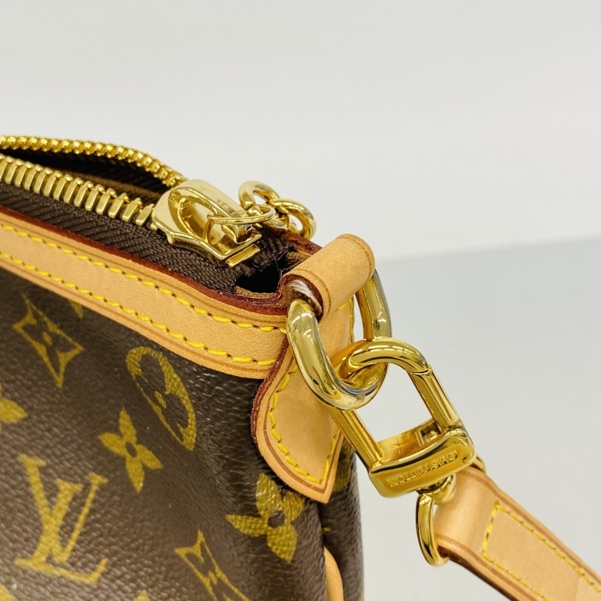 Louis Vuitton Brown Handbag (Pre-Owned)