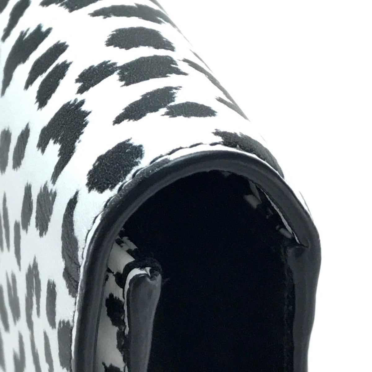 Saint Laurent Black White Leather Clutch Bag (Pre-Owned)