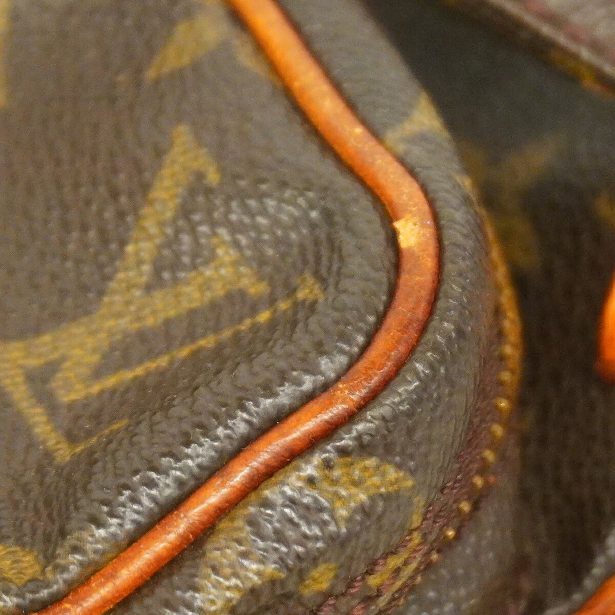 Louis Vuitton Brown Shoulder Bag (Pre-Owned)