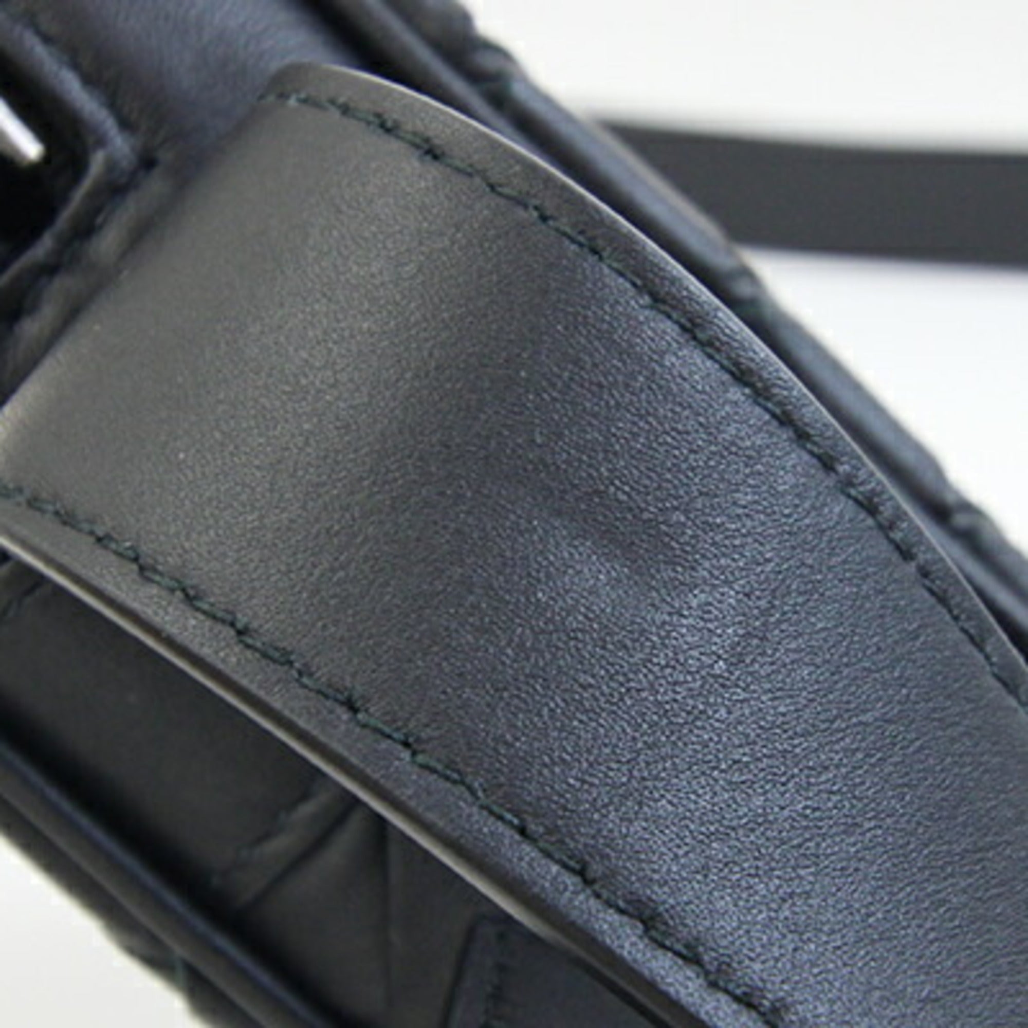 Bottega Veneta Intrecciato Black Leather Pochette Shoulder Bag (Pre-Owned)