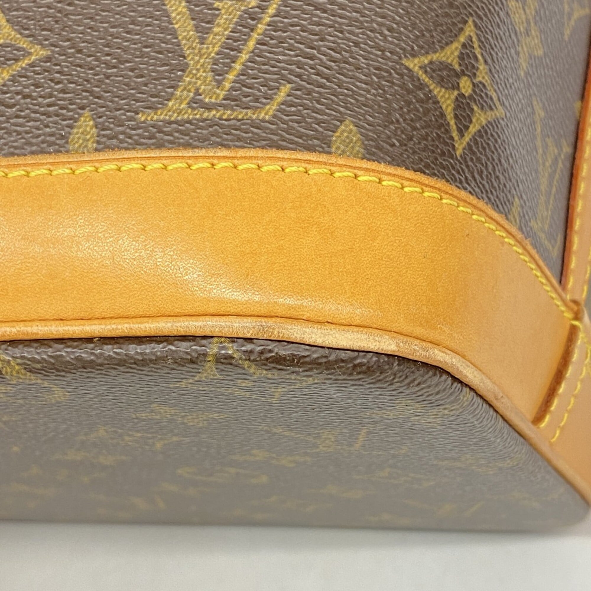 Louis Vuitton Brown Shoulder Bag (Pre-Owned)