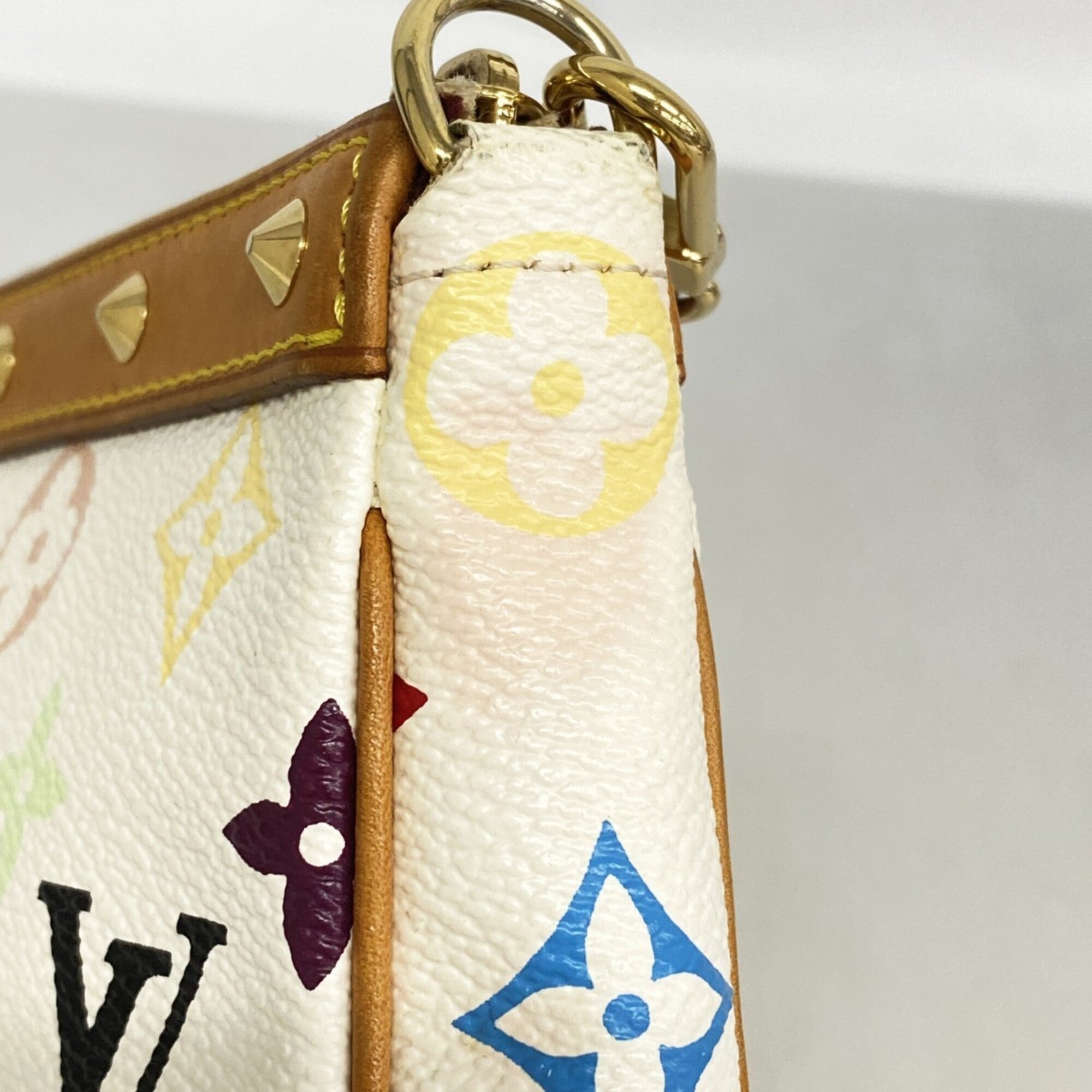 Louis Vuitton Blanc Pouch (Pre-Owned)