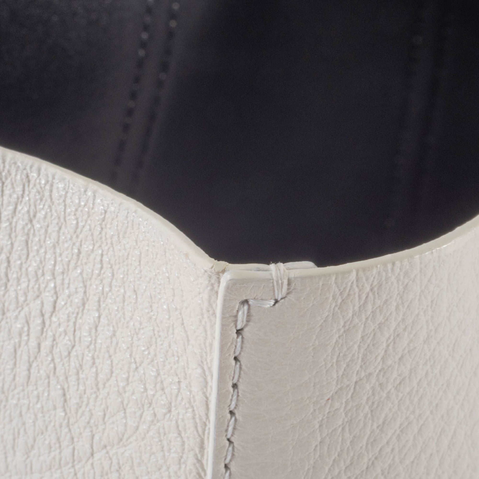 Balenciaga White Leather Shoulder Bag Tote Bag (Pre-Owned)