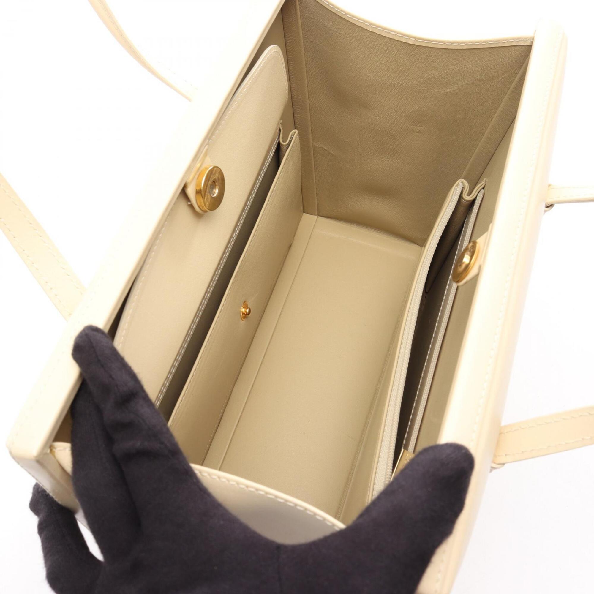 Loewe Ivory Leather Handbag (Pre-Owned)