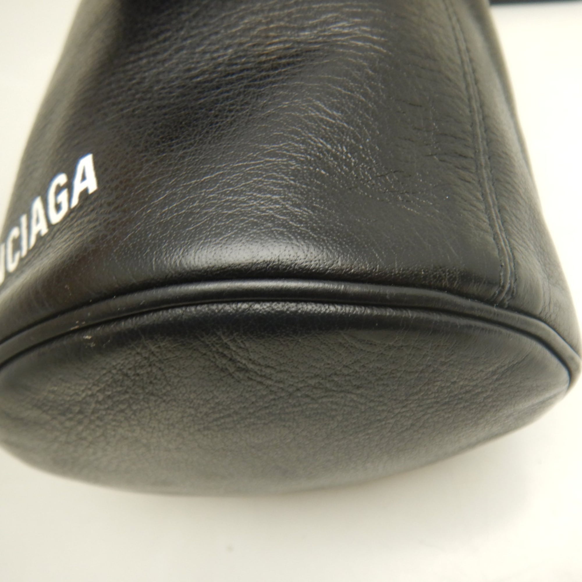 Balenciaga Black Leather Shoulder Bag (Pre-Owned)