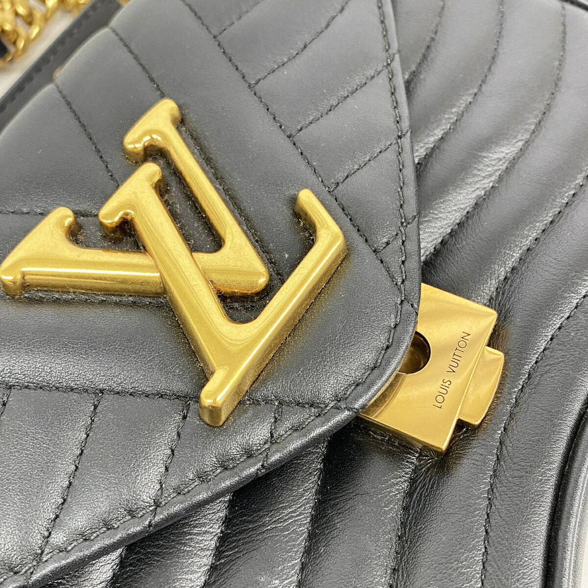 Louis Vuitton Noir Handbag (Pre-Owned)