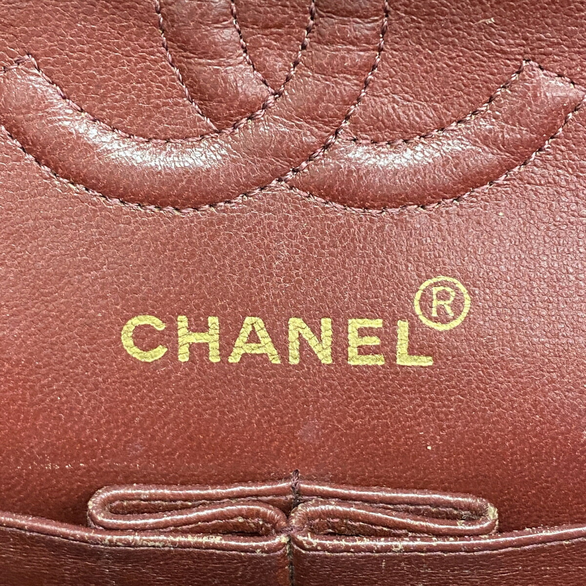 Chanel Black Leather Shoulder Bag (Pre-Owned)