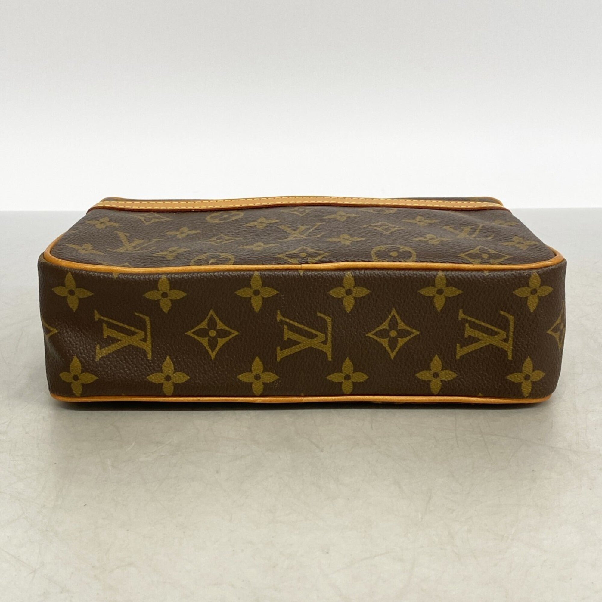 Louis Vuitton Brown Clutch Bag (Pre-Owned)