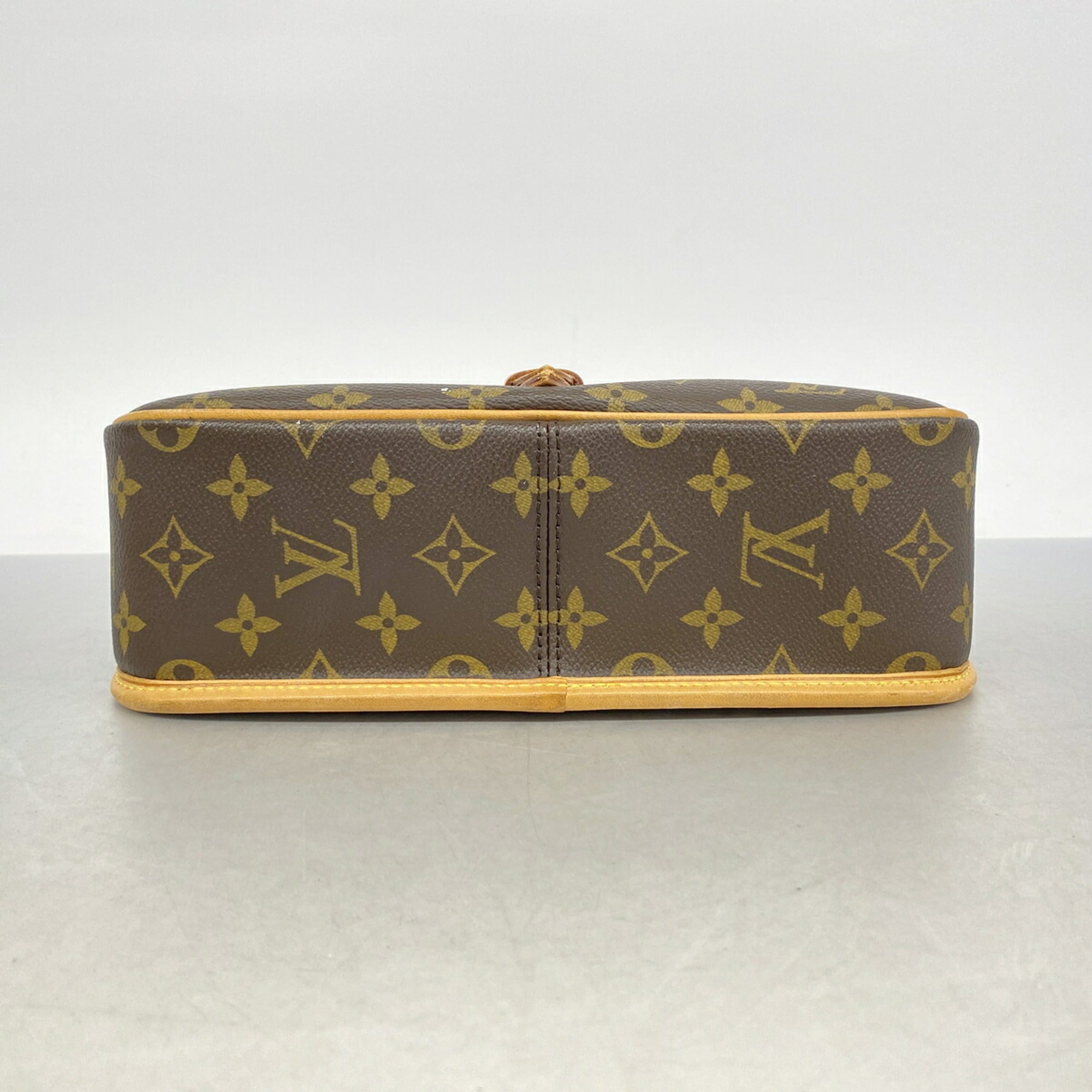 Louis Vuitton Brown Shoulder Bag (Pre-Owned)