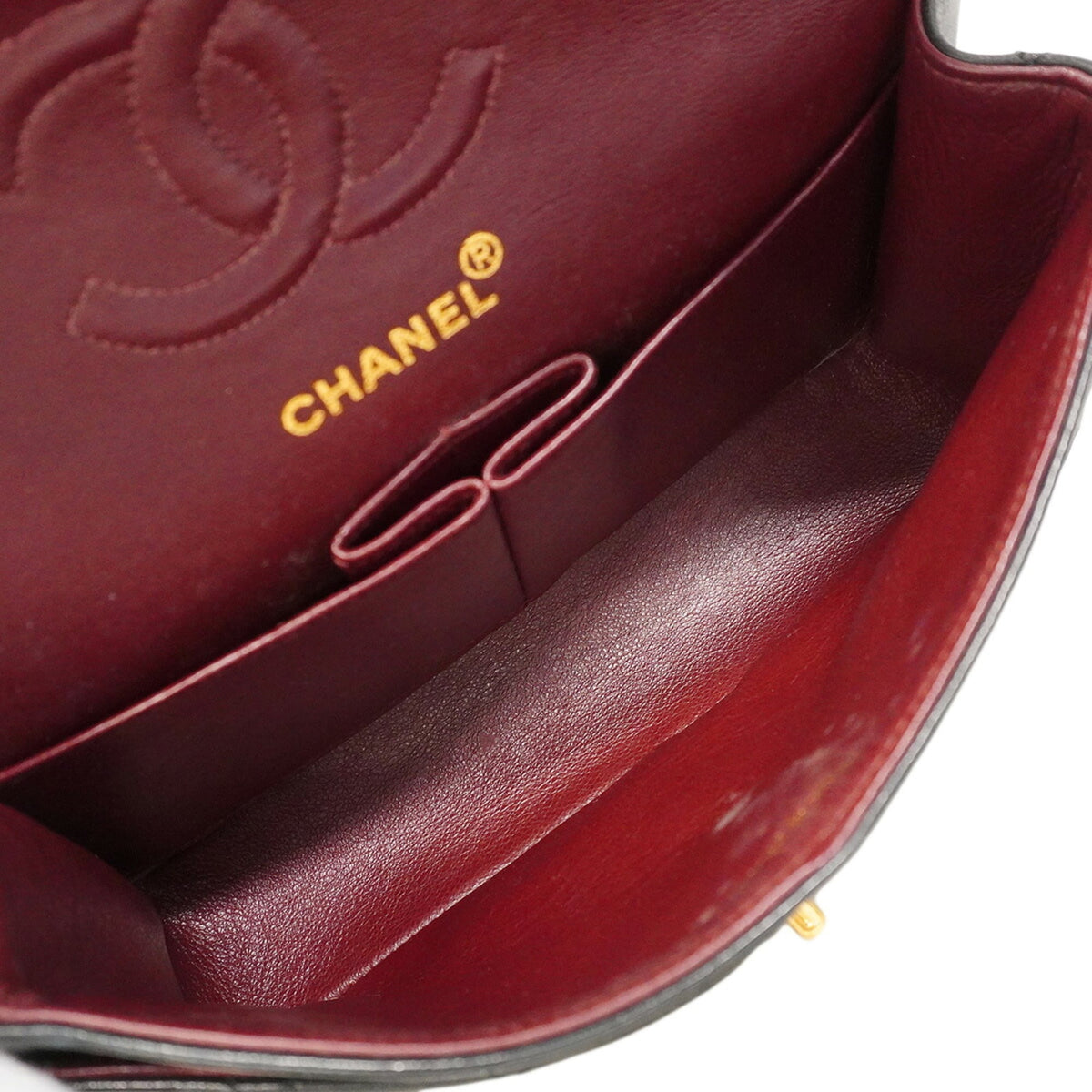Chanel Black Leather Shoulder Bag (Pre-Owned)