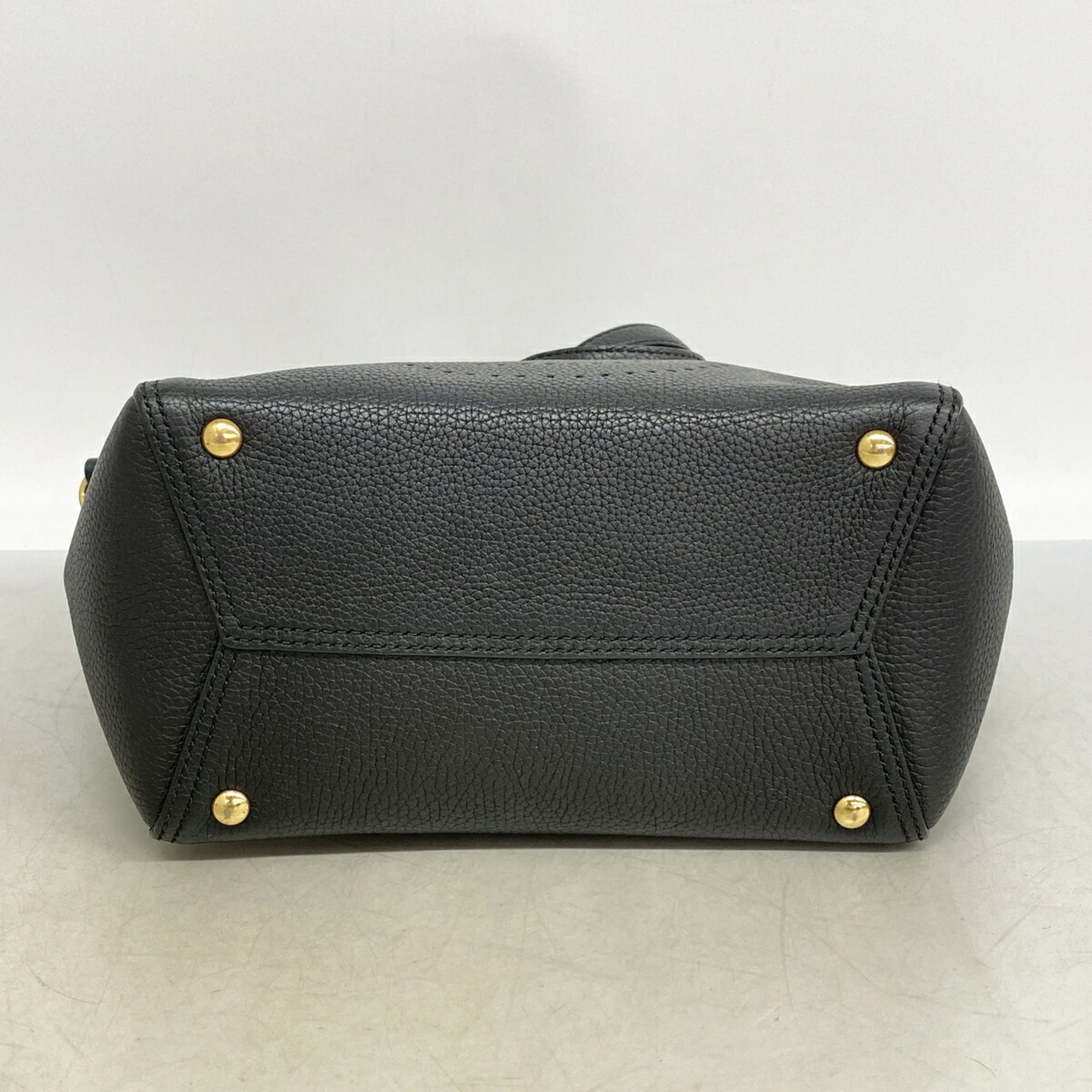 Salvatore Ferragamo Black Leather Handbag (Pre-Owned)